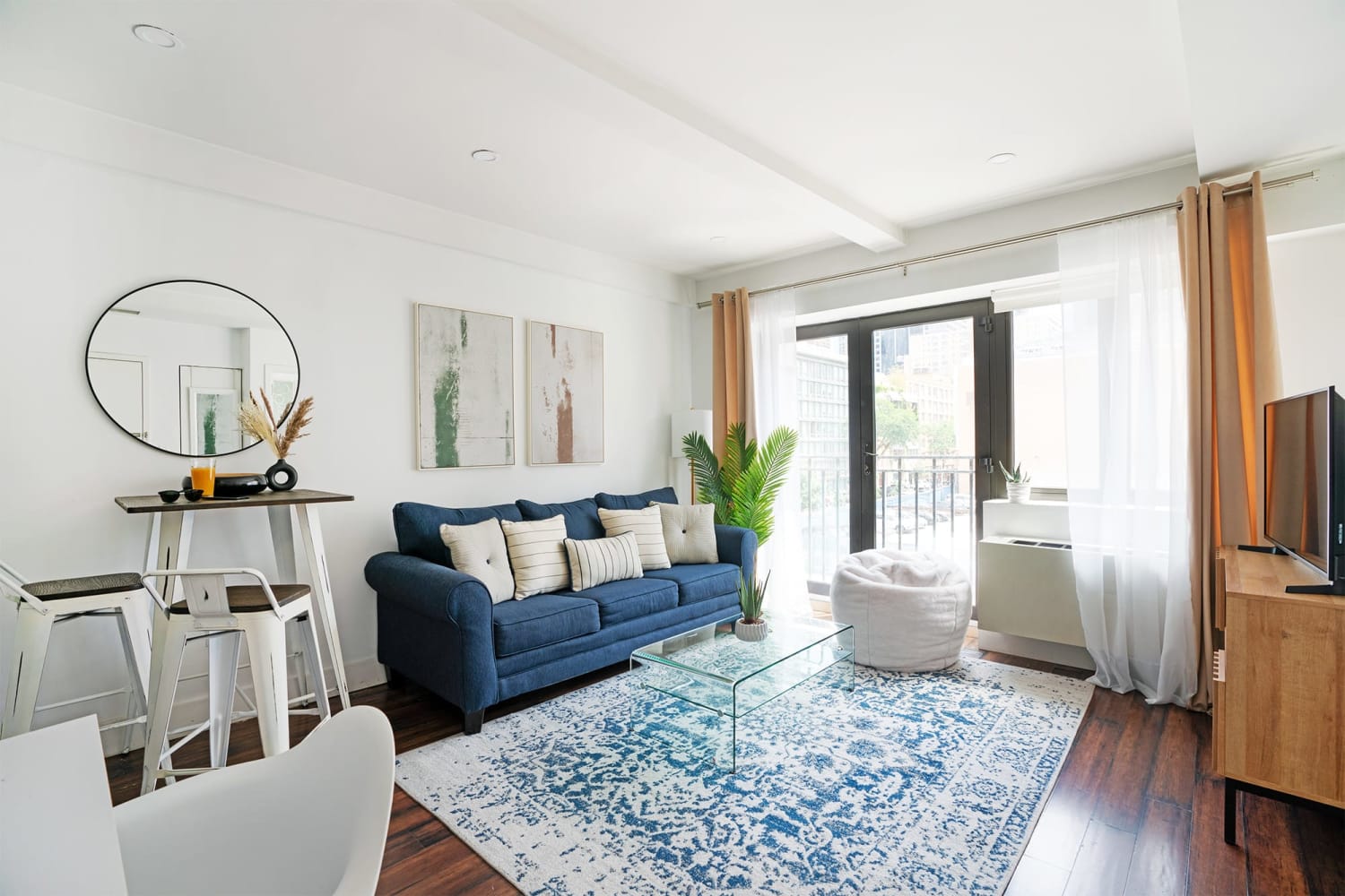 809-3A 1BR Columbus Circle Elevator W/D