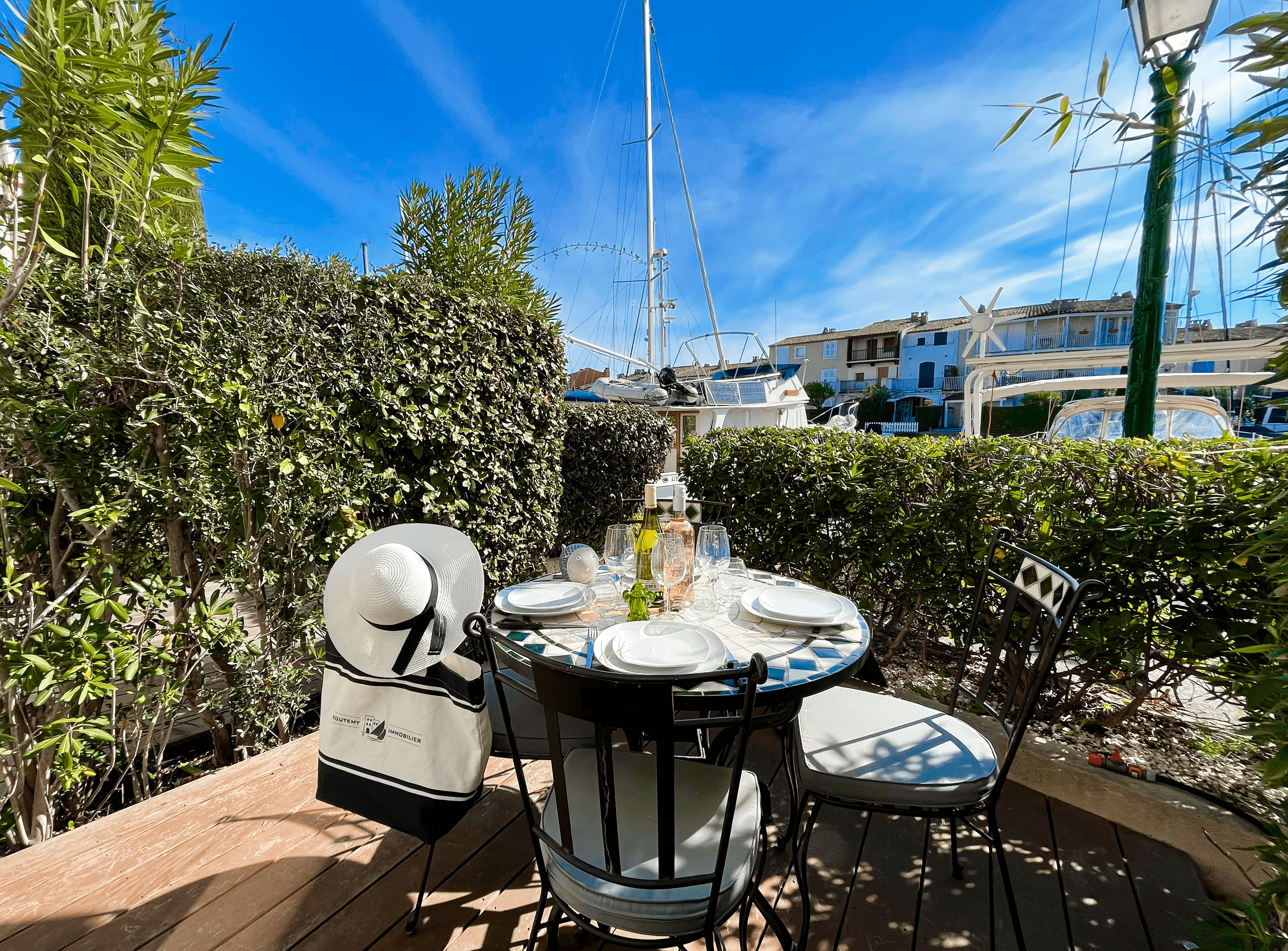 Modern 2-room apartment with terrace - Wifi - A C