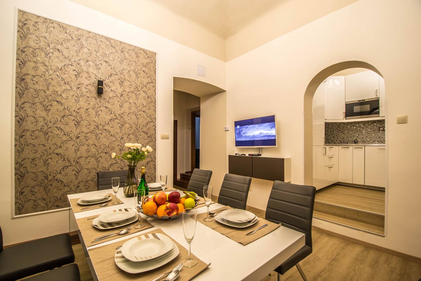 4BDR Historical Spirit Apartment by Ruterra
