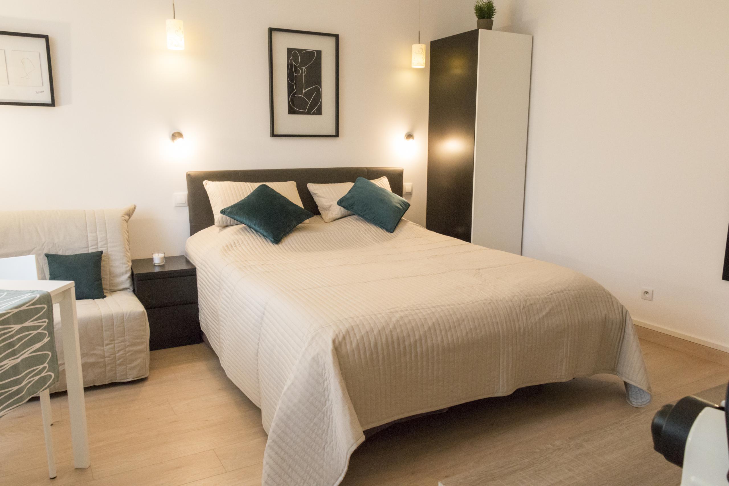 Studio 21-Studio-Apartment-Ensuite with Bath-Garde