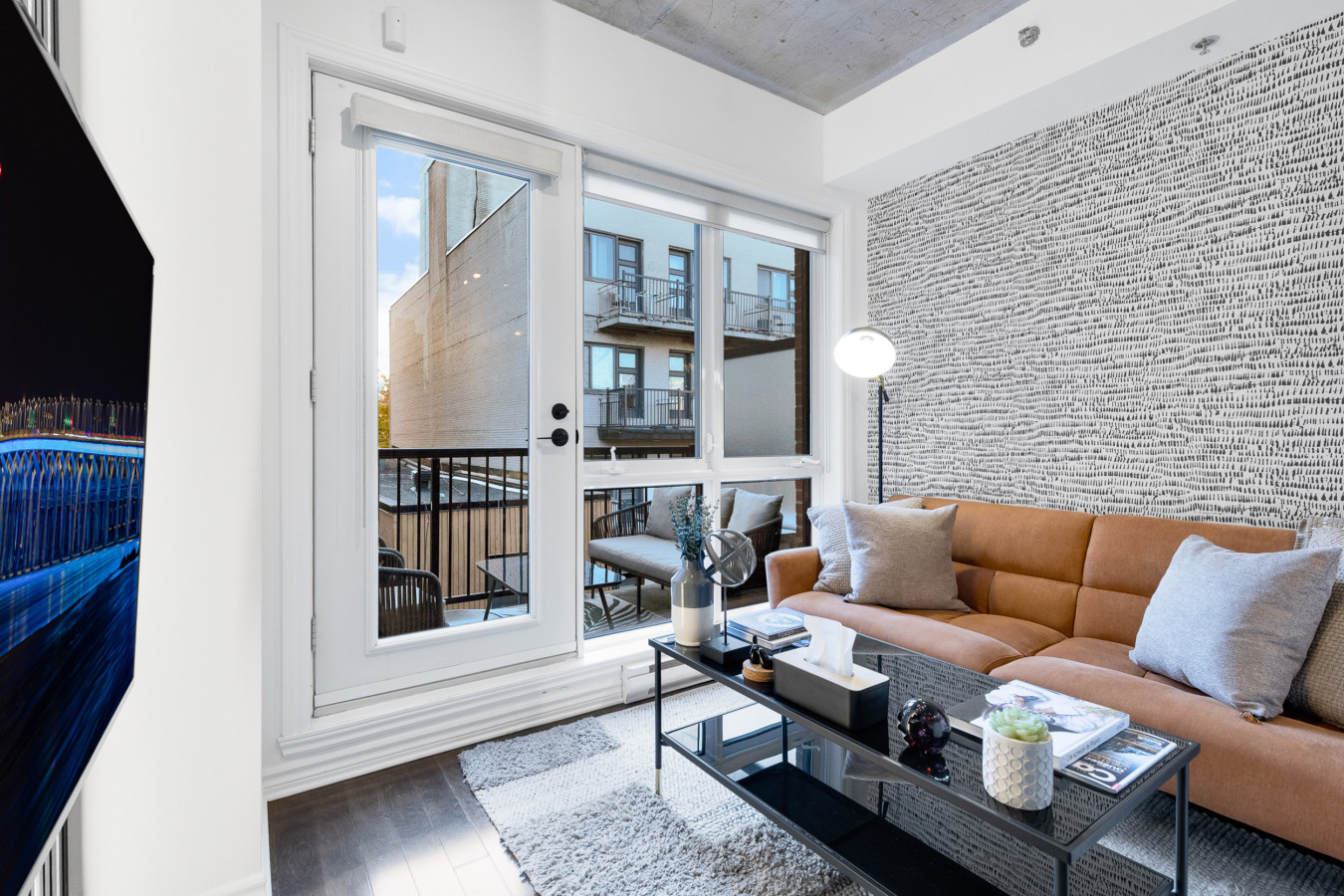Pristine Parc Avenue Pad W/ Parking