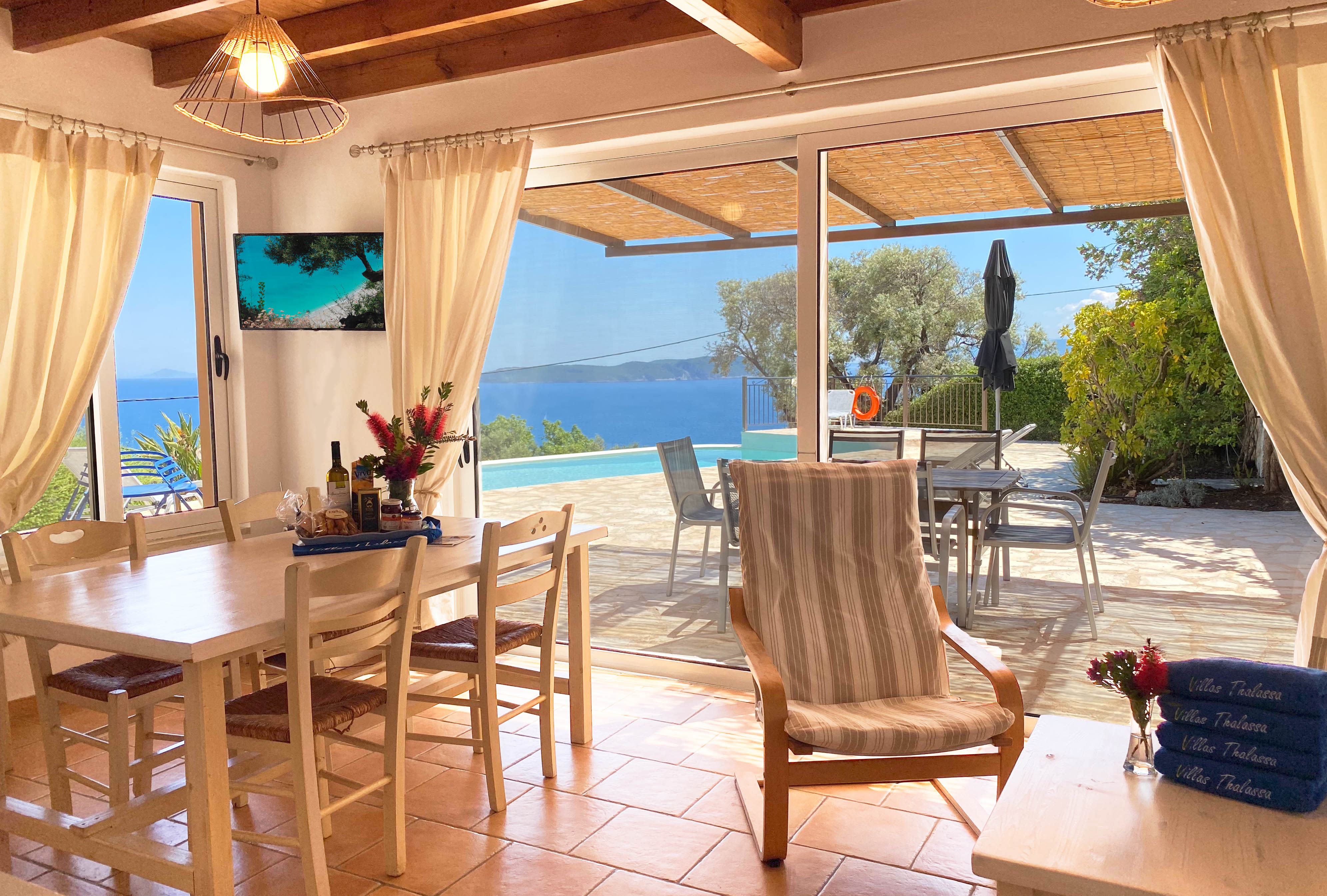 Villa Boubouki - Charming seafront villa in a