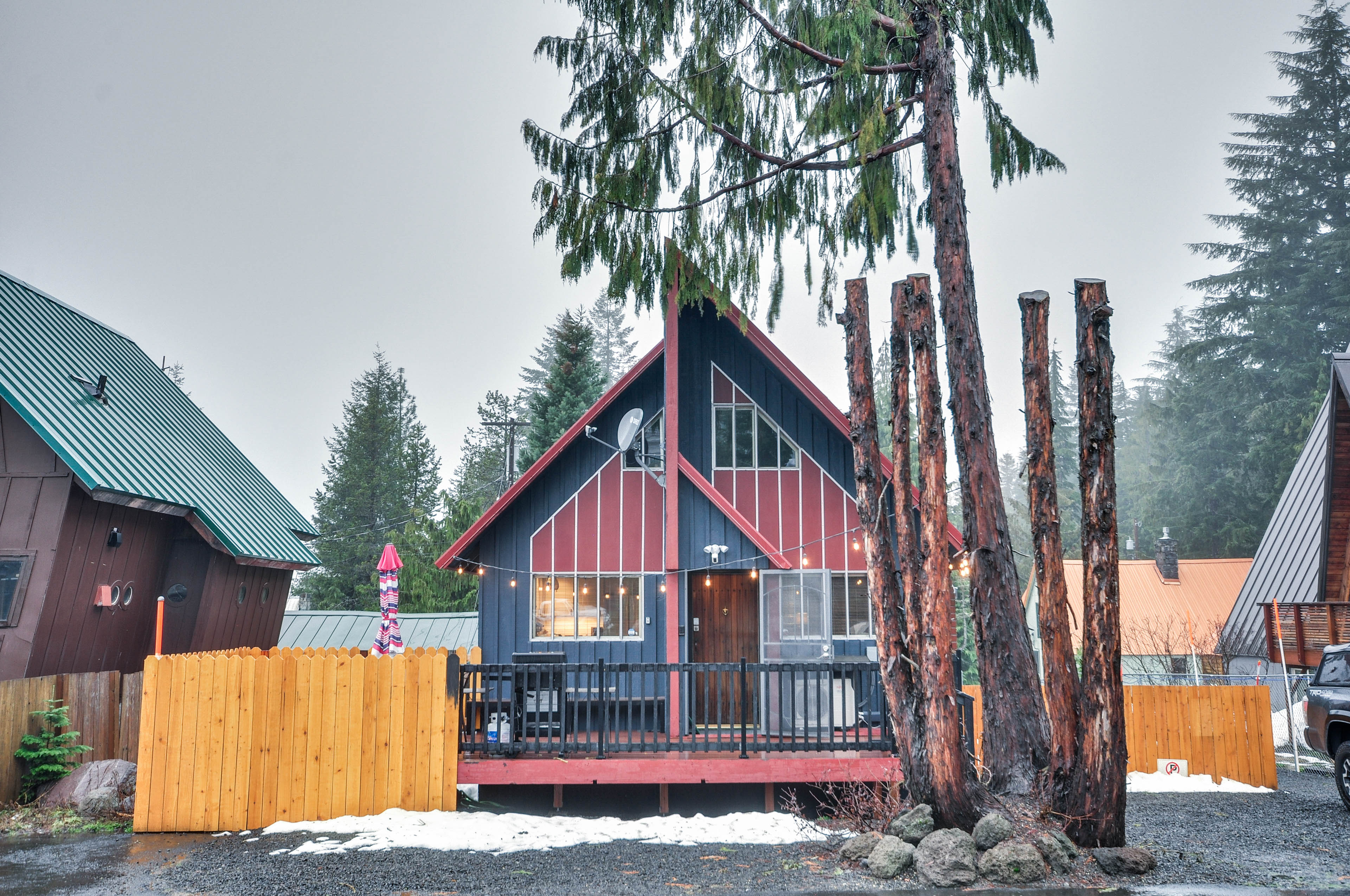Inviting Mt. Hood Cabin w/ Porch: 1 Mi to Skibowl!