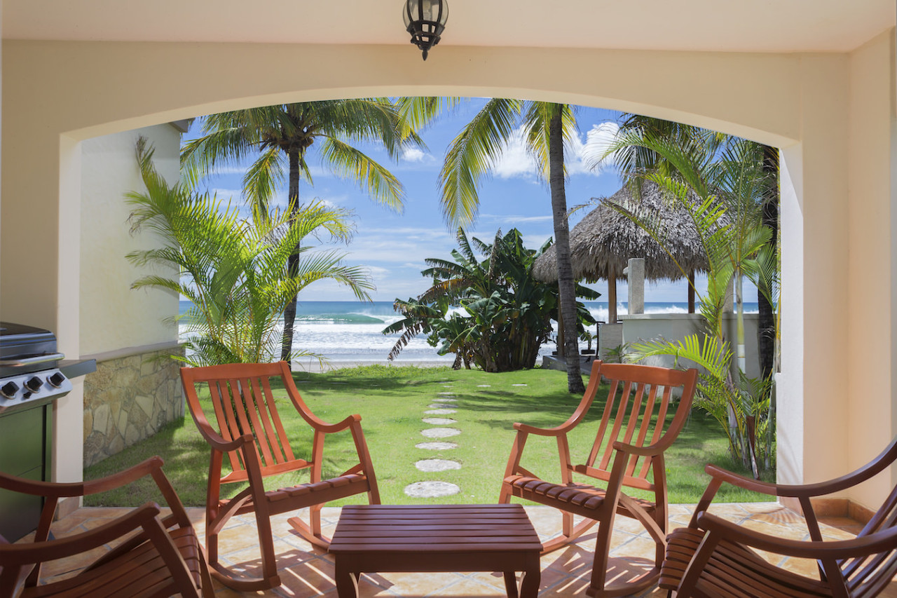 Villas Iguana A-13: Beachfront Condo