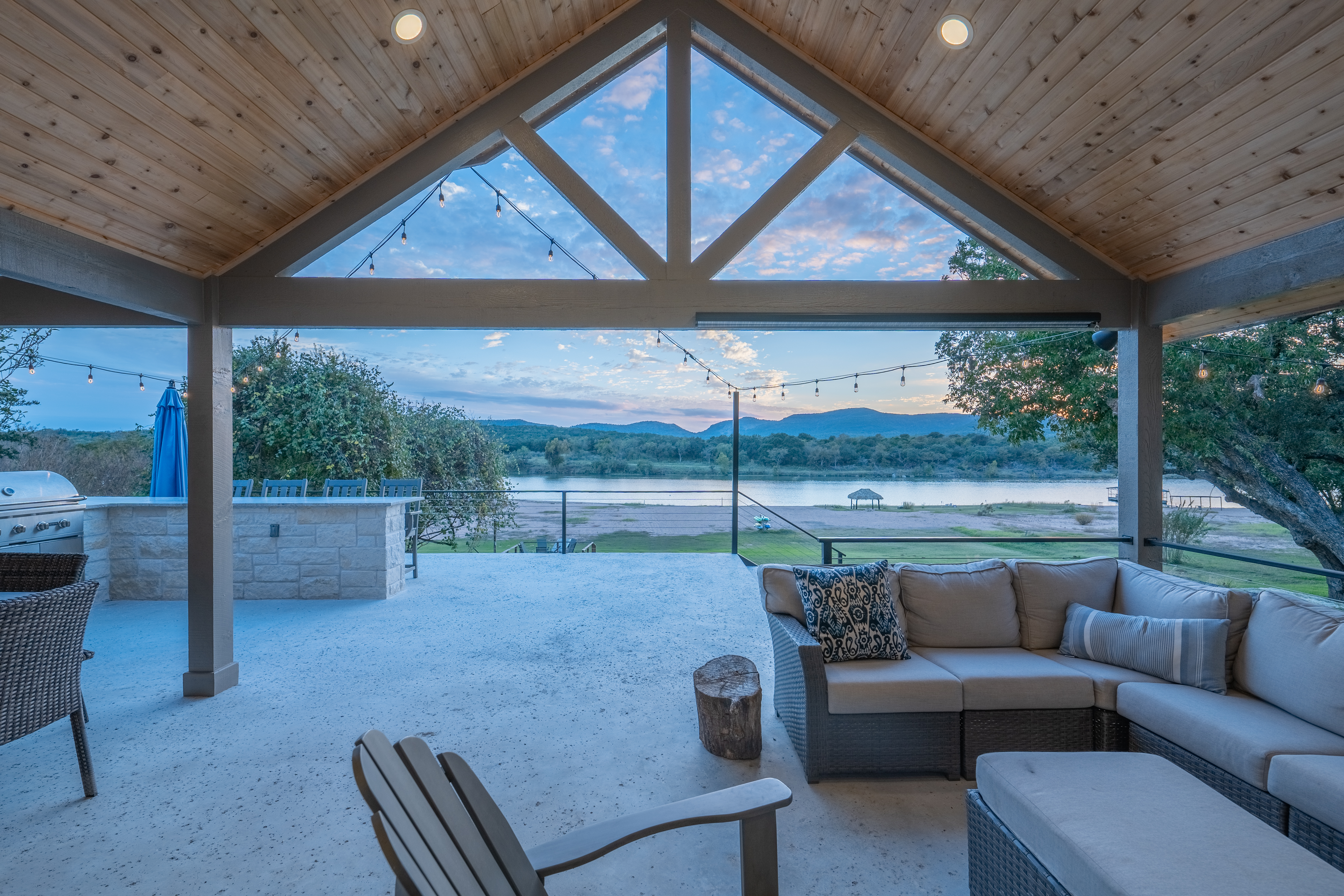 Packsaddle Paradise- Lakefront w/ Beach & Views