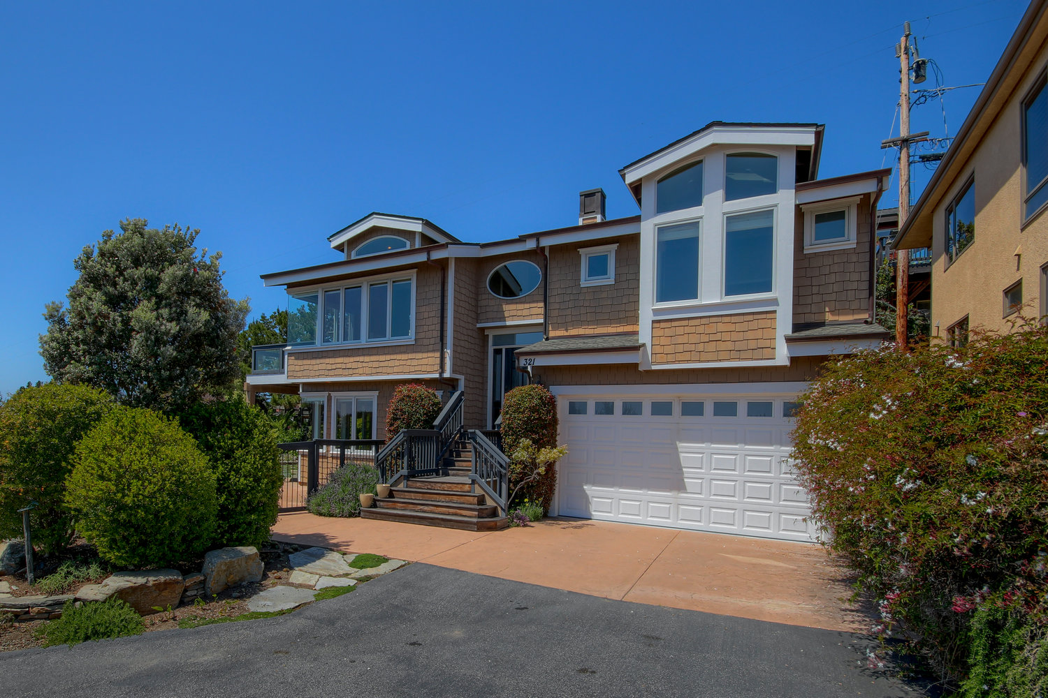 Awesome House, Awesome Views