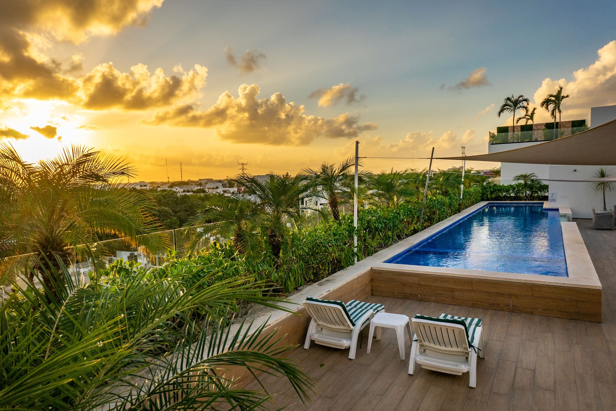 Opal Suites 206 | 10 min from Beach, rooftop pool