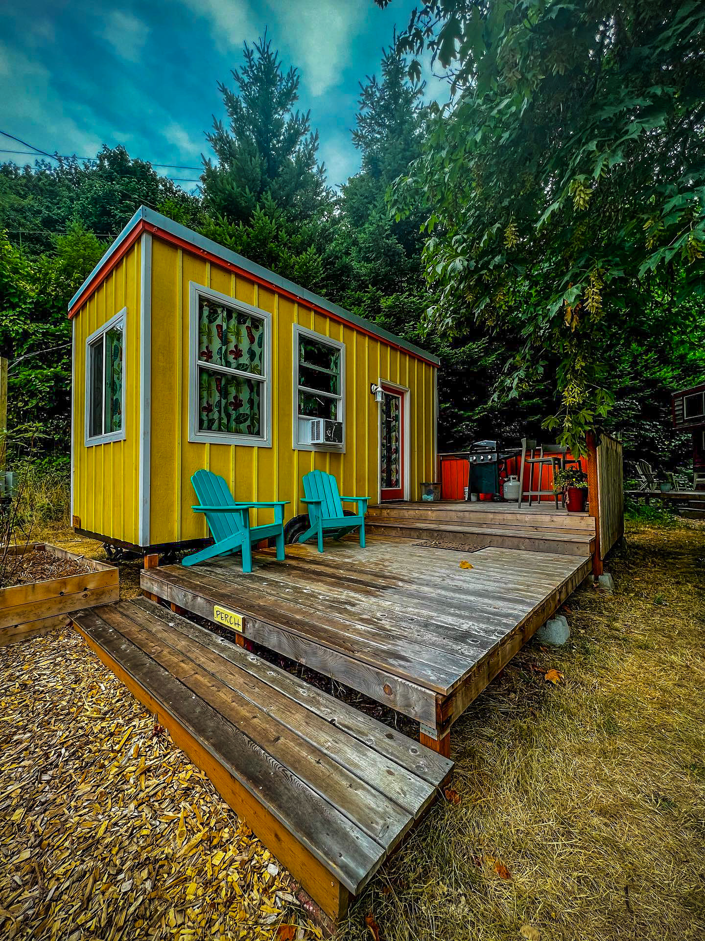 Waterfront Getaway ~ Bright Unique Escape