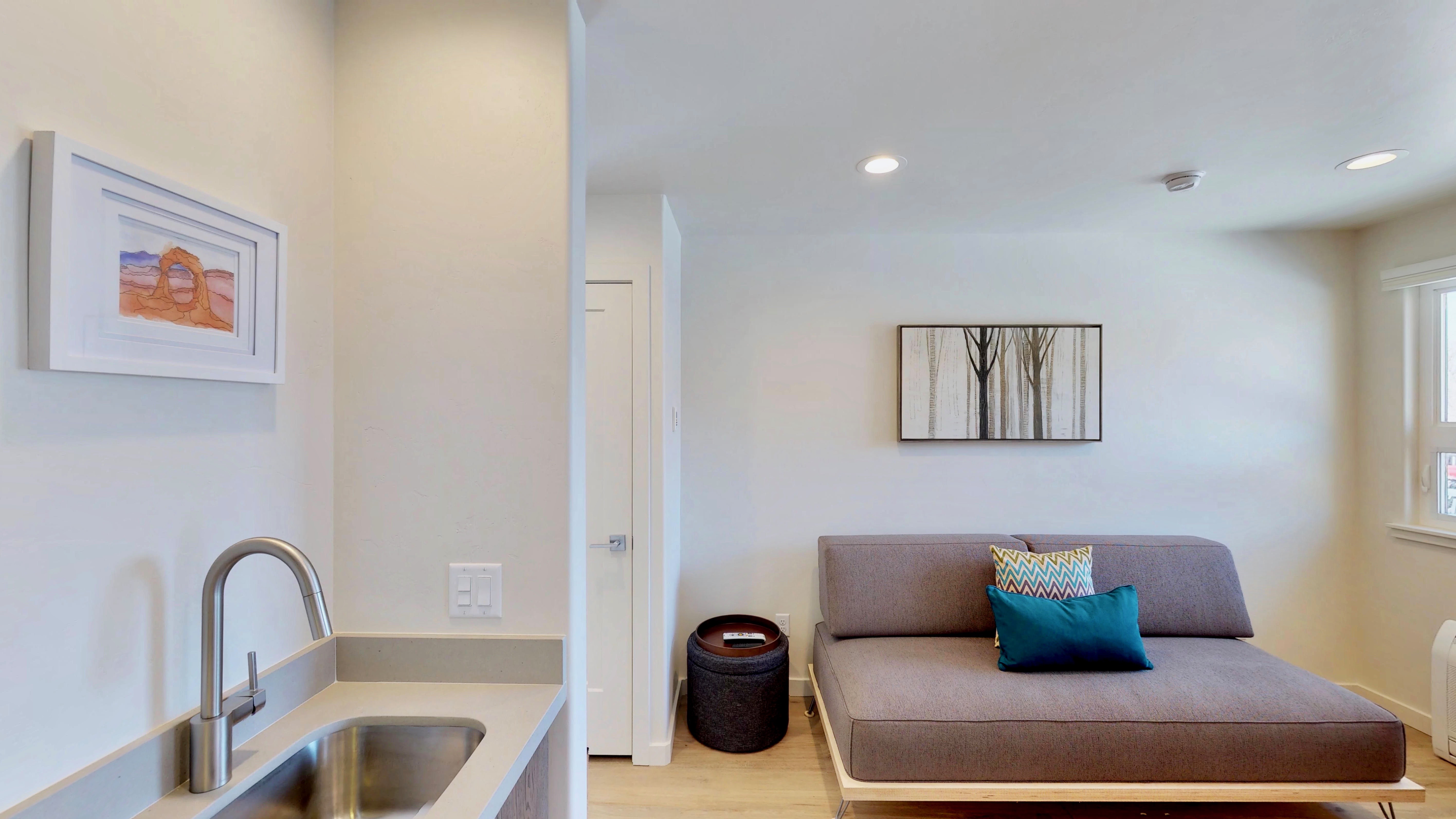 Slot Canyon, Unit C, Luxury Condo In Downtown Moab Perfect For All