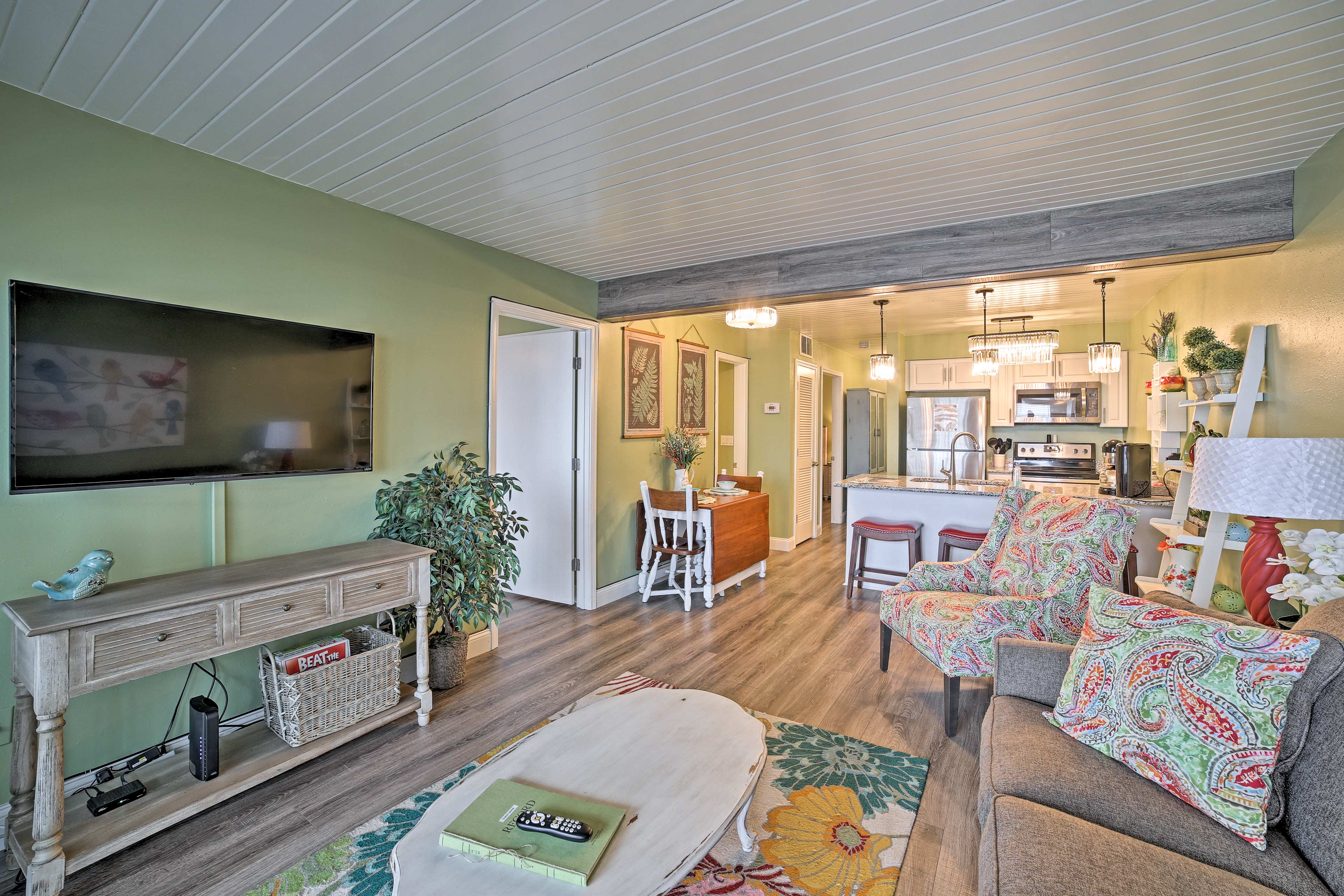 Cozy Missouri Condo ~ 2 Mi to Silver Dollar City!