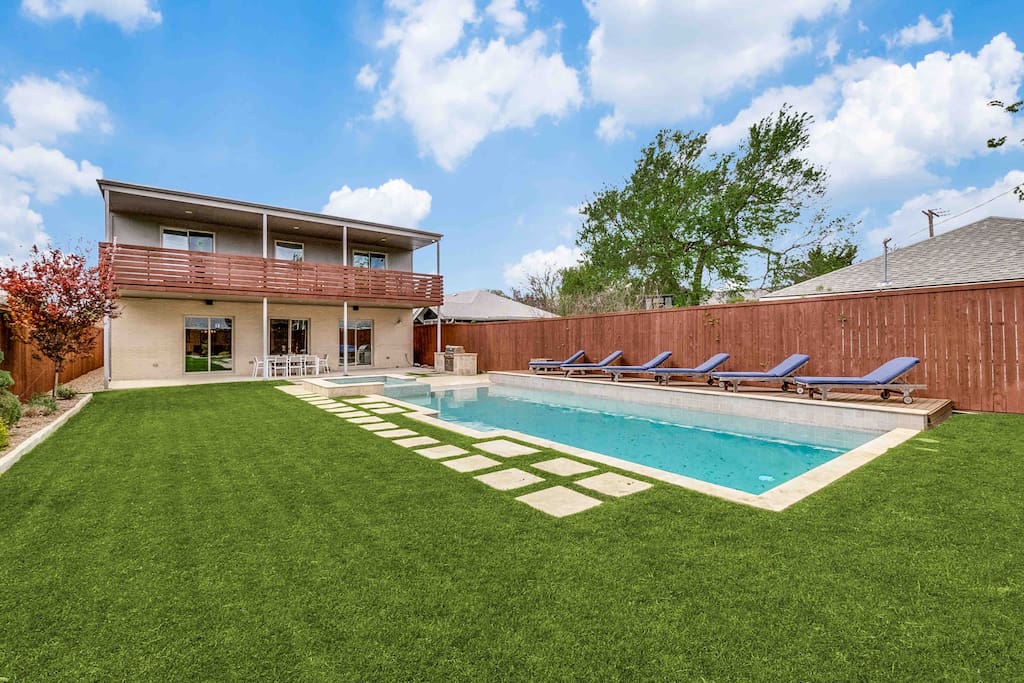 Modern Comfort in Lower Greenville! in District 14, Dallas