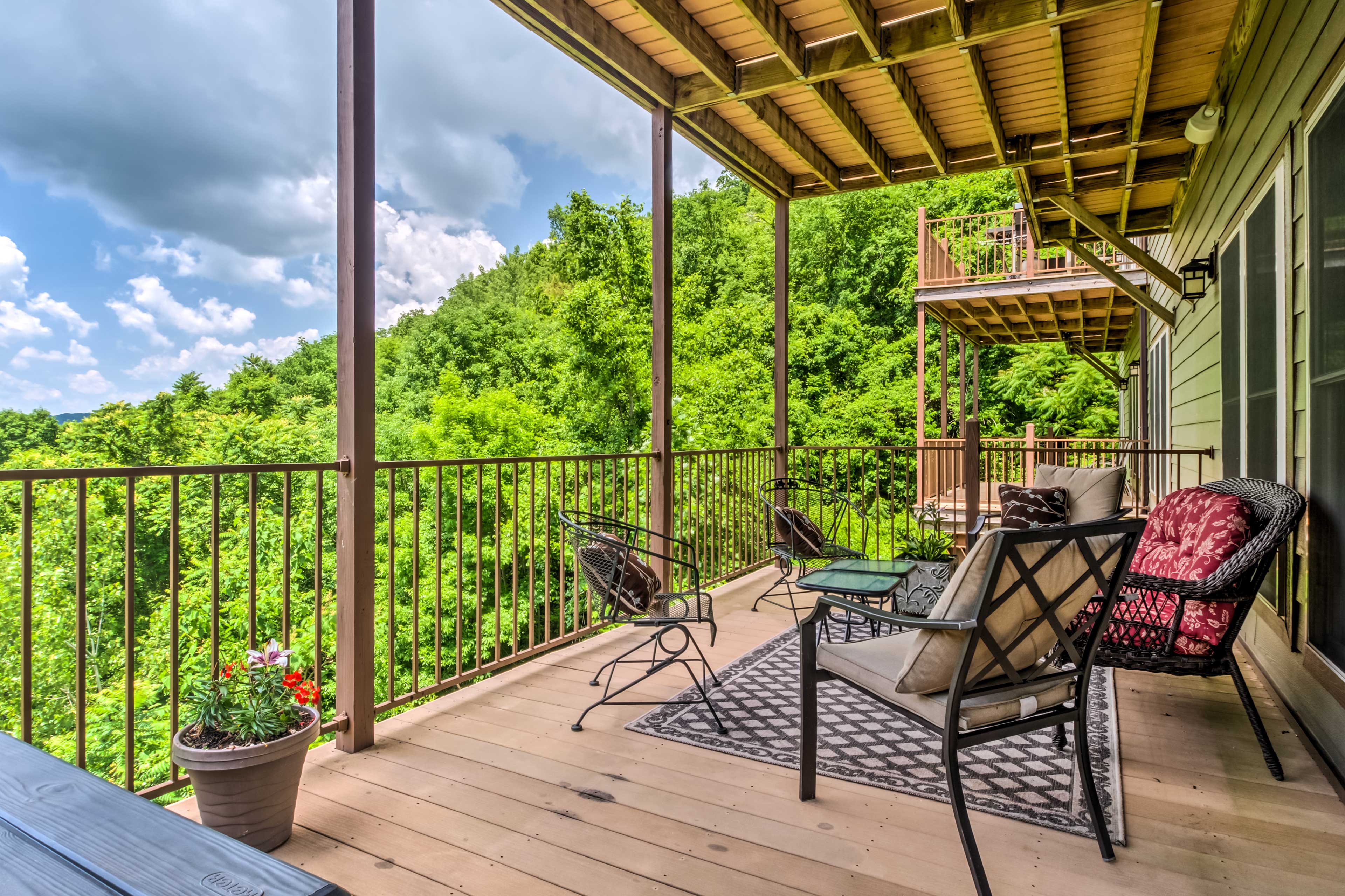 Center Hill Lake Rental: Steps to Hurricane Marina