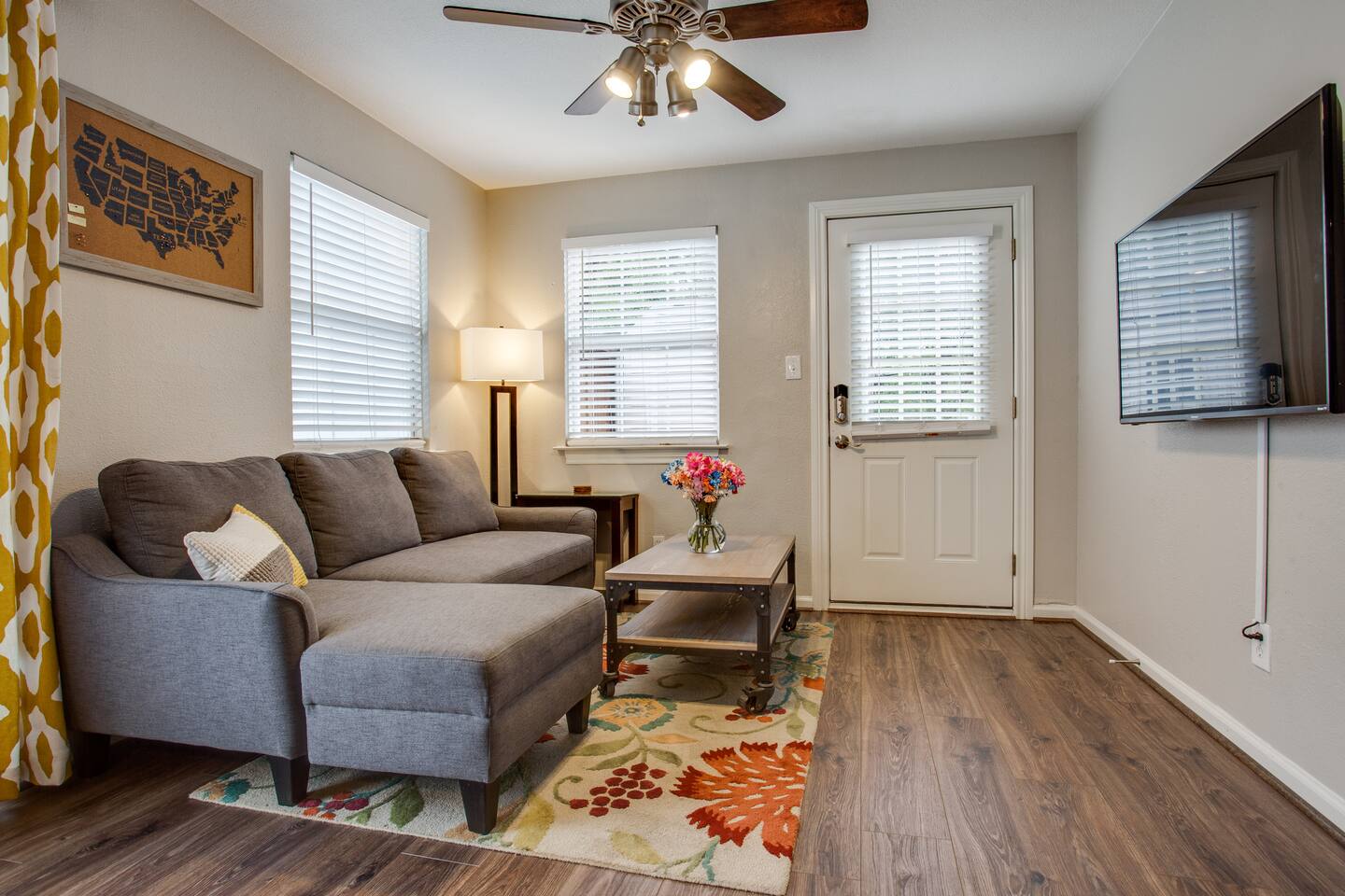 *Sunny Door* Cozy Guesthouse in Great Neighborhood in District 1, Dallas