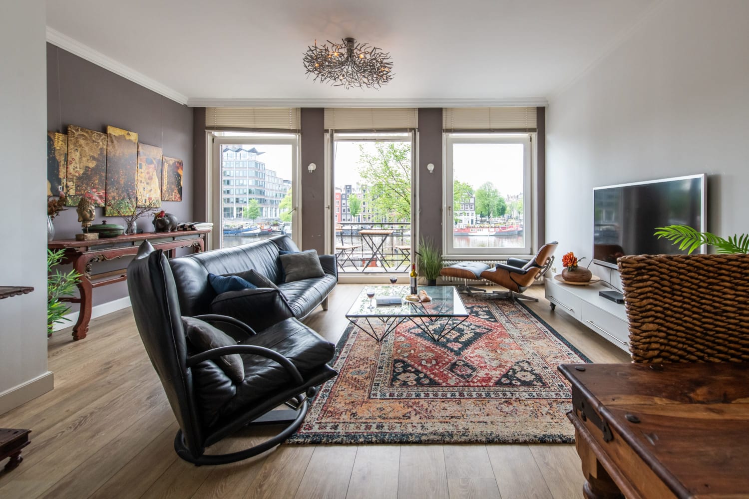 UNIQUE Private Amstel River suite I 2BD (+ Private Bathrooms!) | Canal View — Amsterdam stay