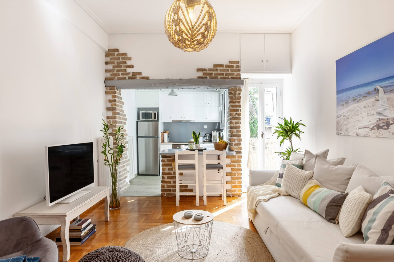 Head for Acropolis from a Romantic Nest in Koukaki