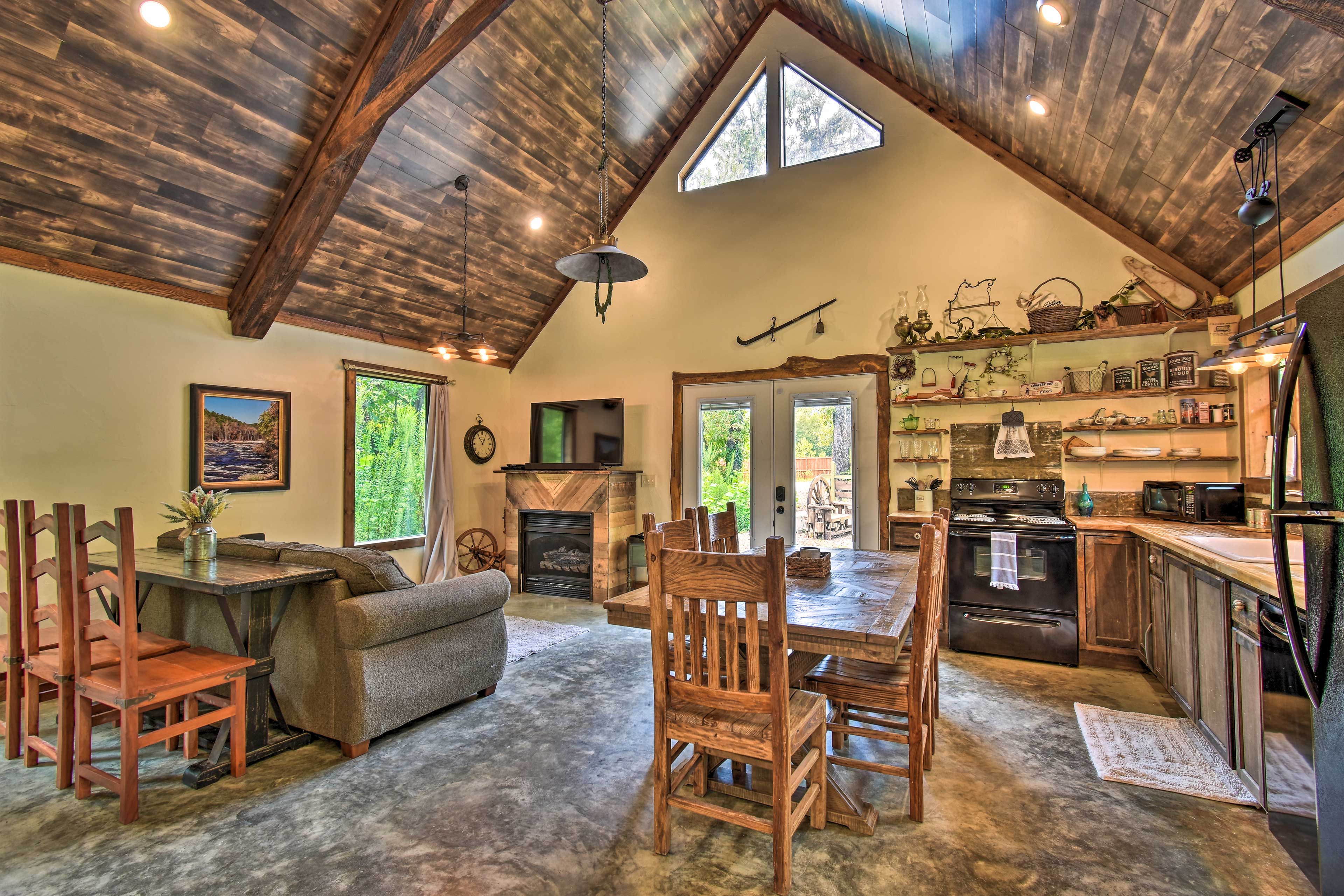 ‘Lily Pad on the Pond’ w/ Hot Tub Overlooking Pond Cabins for Rent in