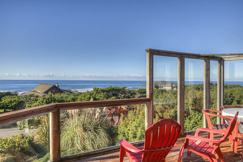 Ocean View Home One Block From the Beach in Waldport, Pets Allowed! Lea