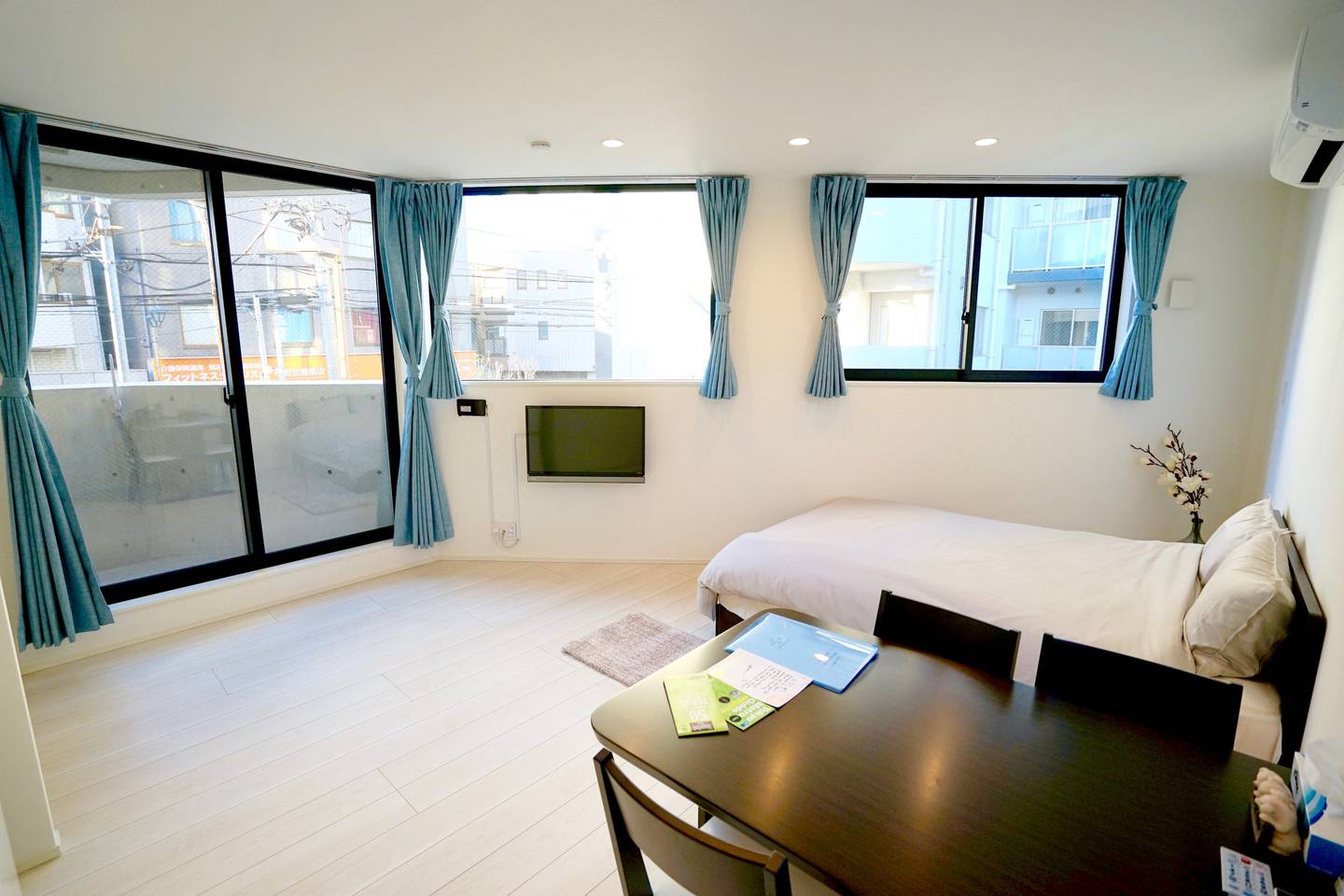 4 minutes to Shinjuku: New Tokyo Apartment 303