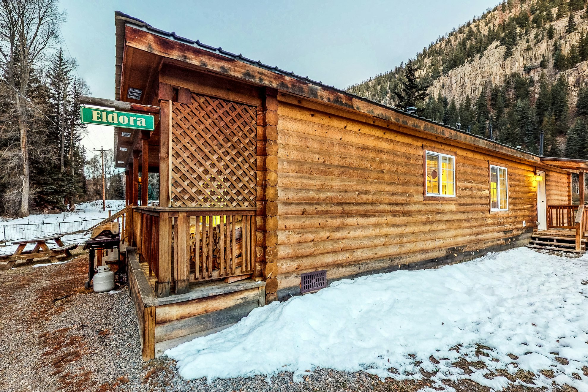 3BR Riverfront Dog Friendly | Hot Tub | Dock