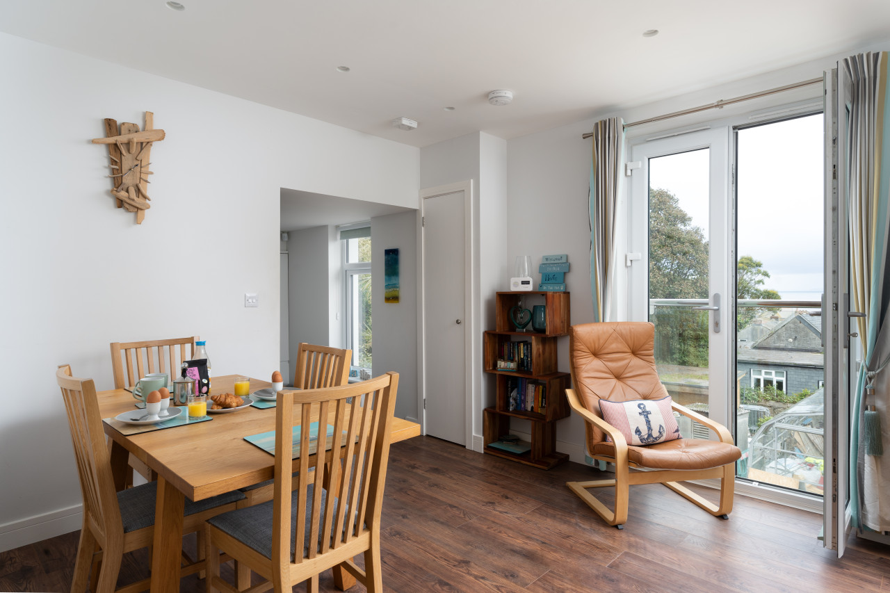 Sea View Modern Apartment in St Ives with Parking