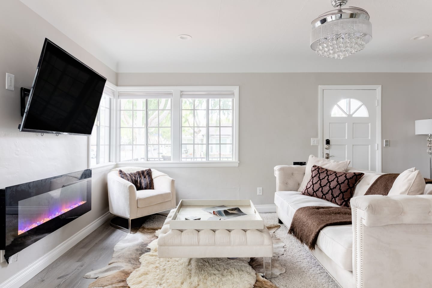 Remodeled w/AC/Laundry/FWY Close
