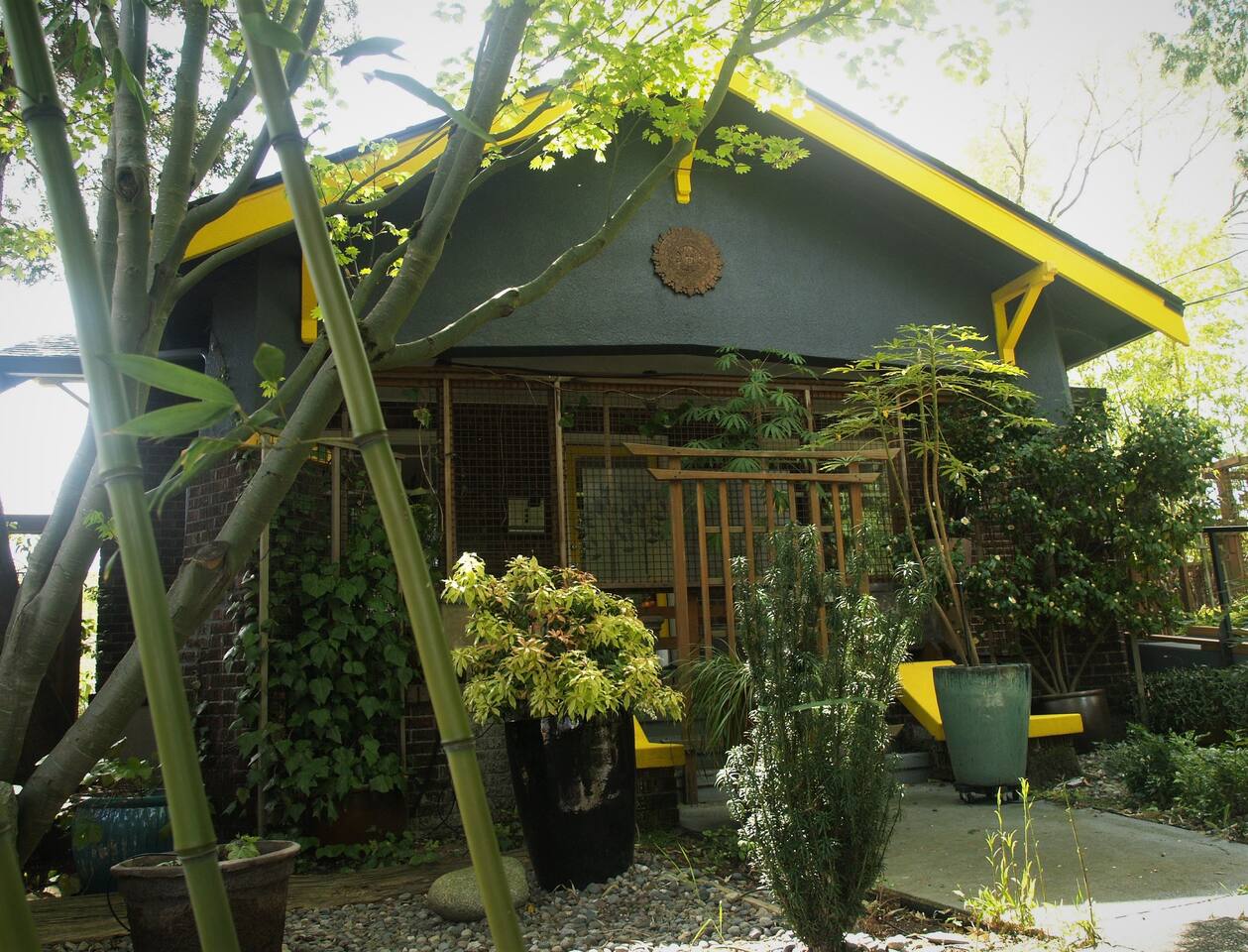 2BR Greenwood Artists Hideaway