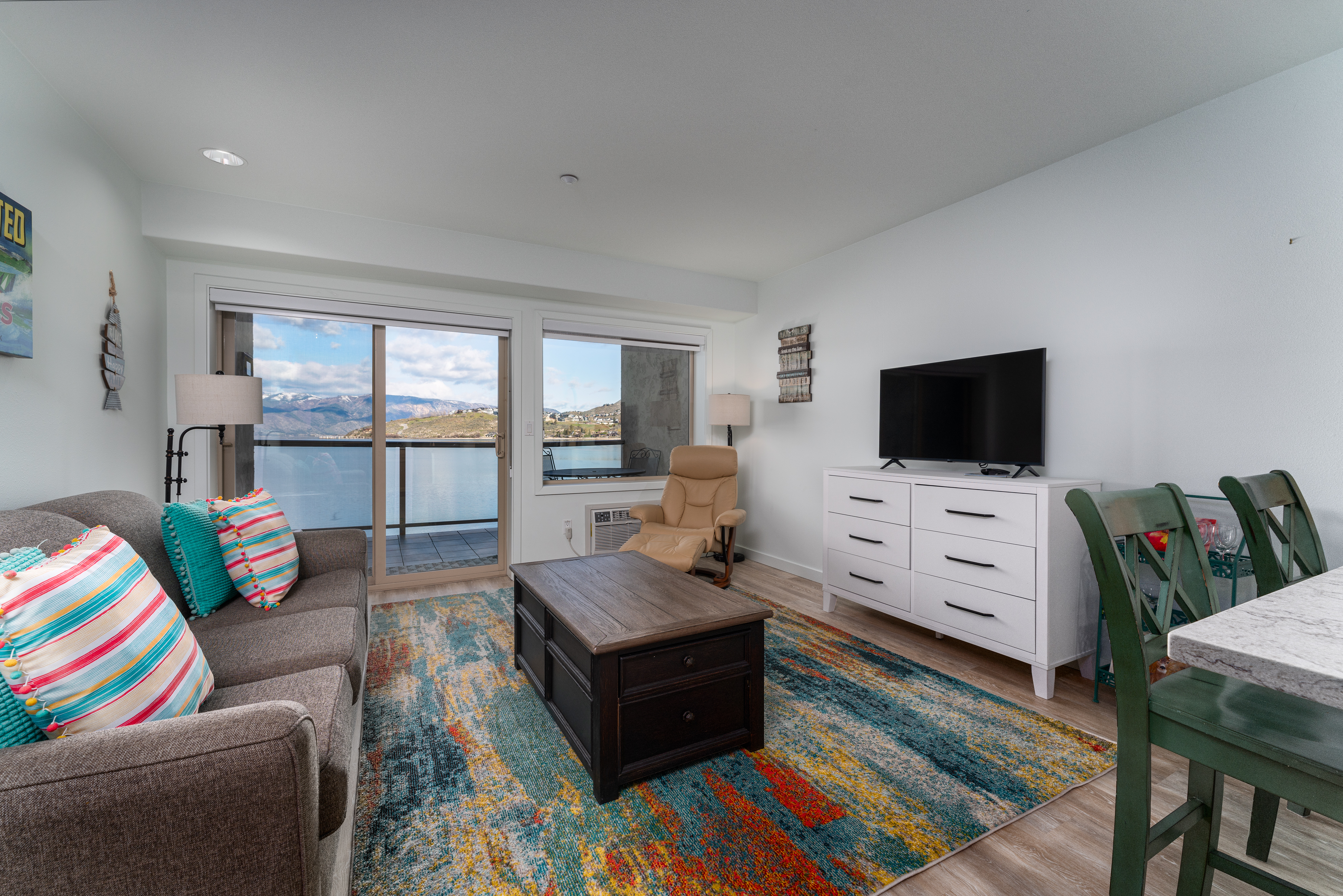 Grandview 526 Waterfront condo on Lake Chelan