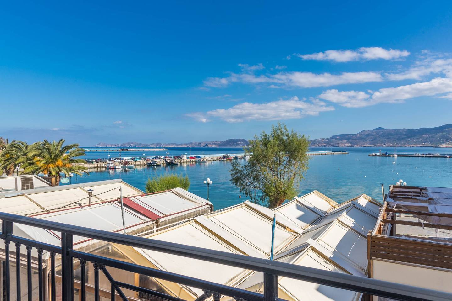 Sitia Old Port studio Blue - 3min walk to beach -