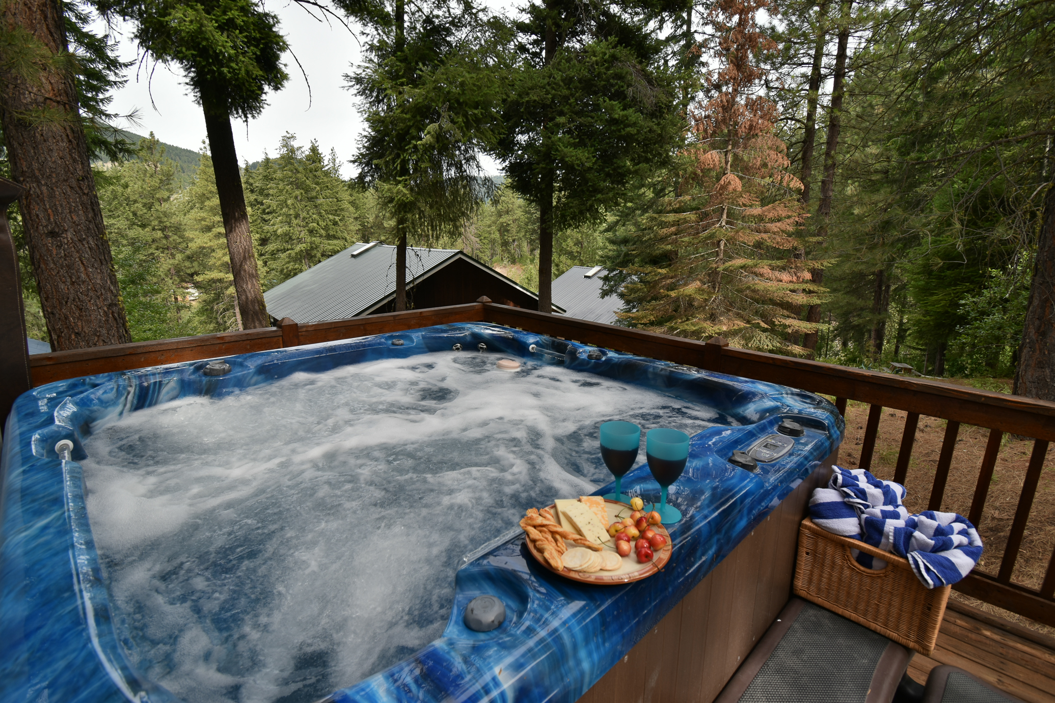 King Bed • Hot Tub • Pet Friendly Retreat - Houses for Rent in