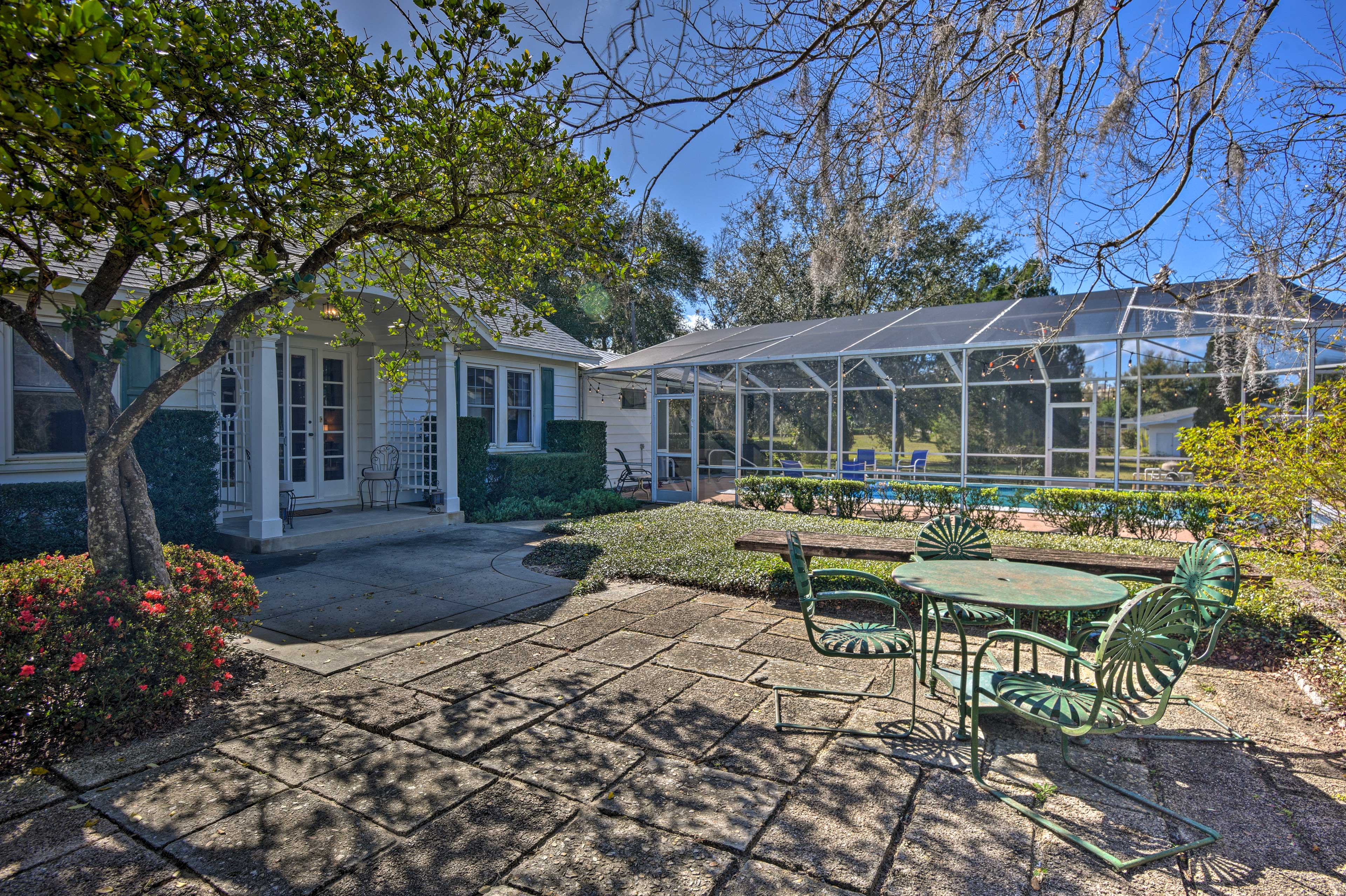 Cottage w/ Private Pool - Walk to Lake Wales!