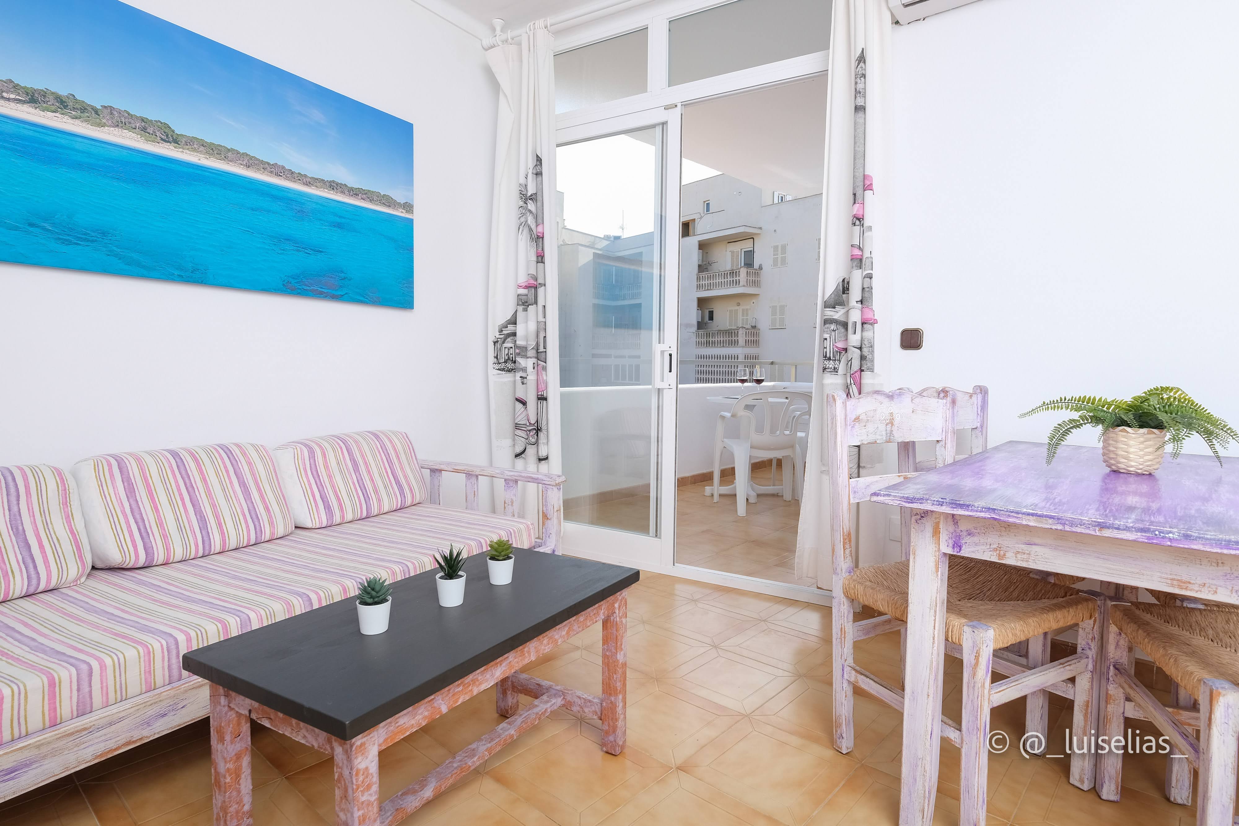 Apartment with terrace and sea view