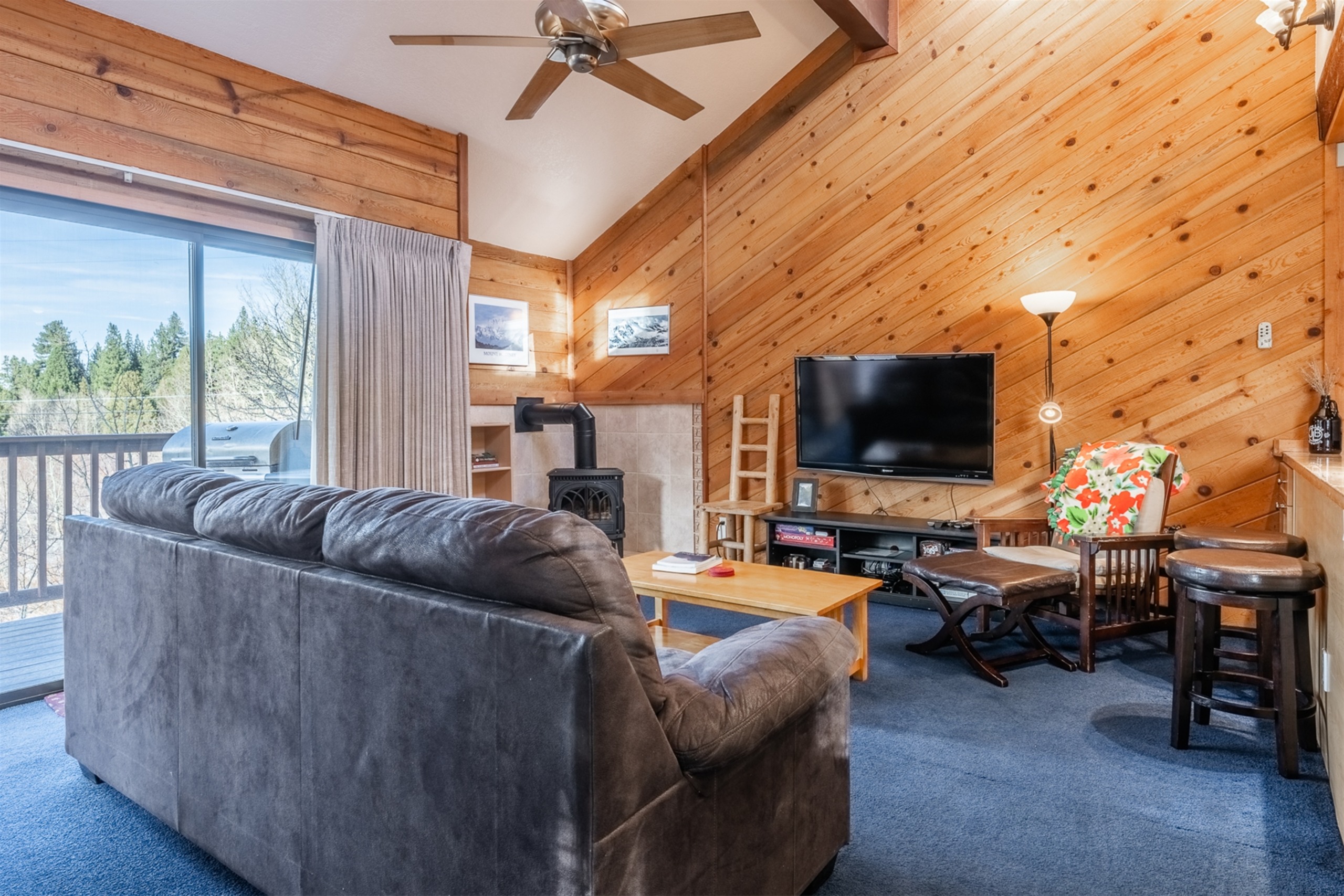 June Lake Sierra Suns 10  Views!  Great Location!