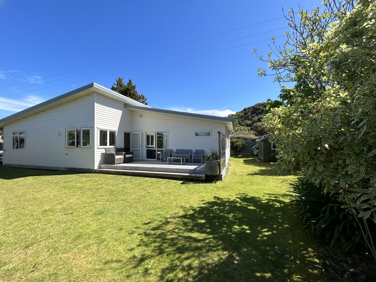 A Gem by the Beach .  4 bedroom , Abel Tasman