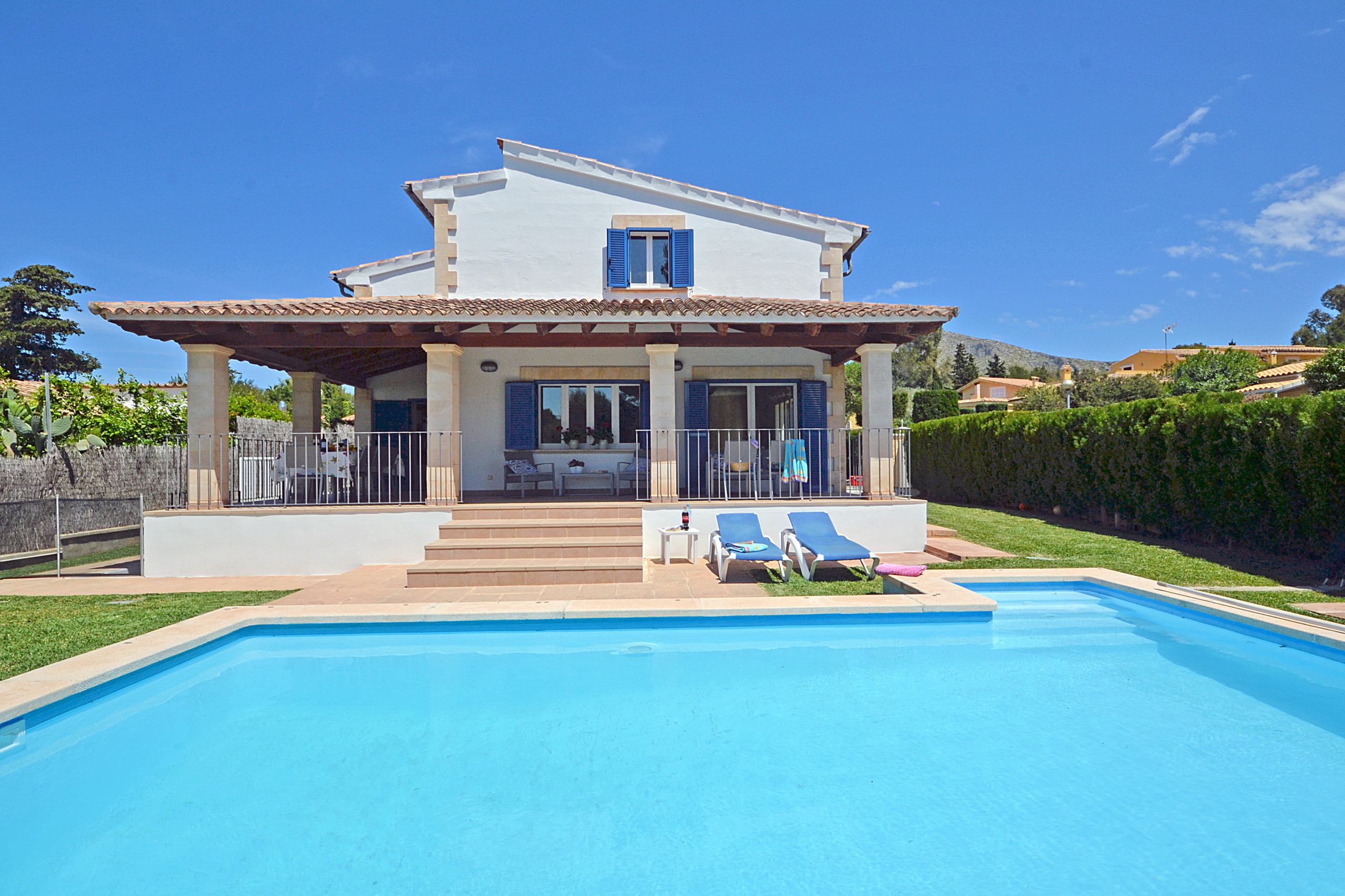 Camamila - Modern house with swimming pool in Bona