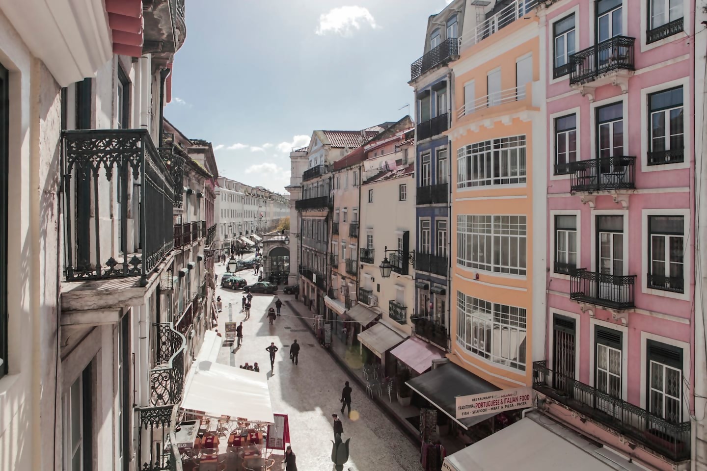 Bright Studio Steps from Restauradores & Rossio