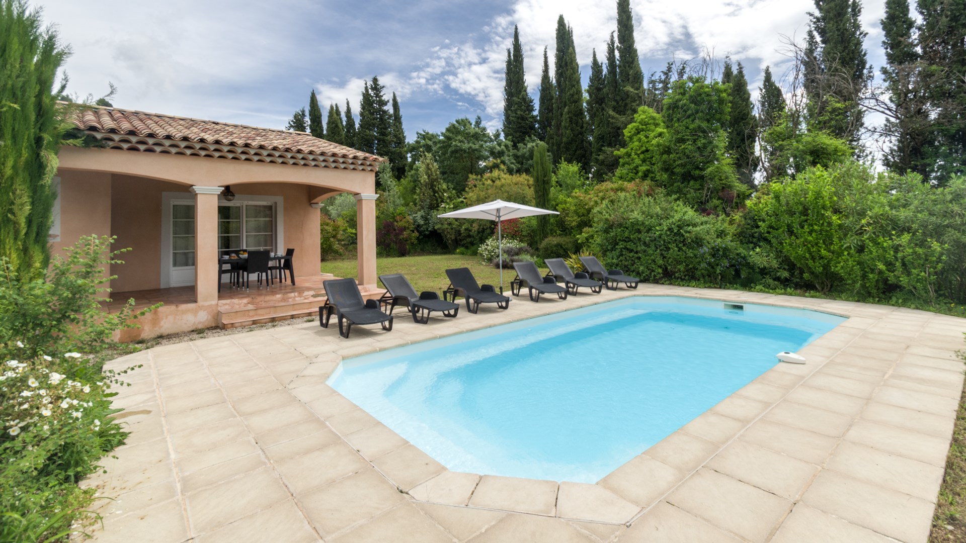 Duplex villa for 8 | Private pool + terrace