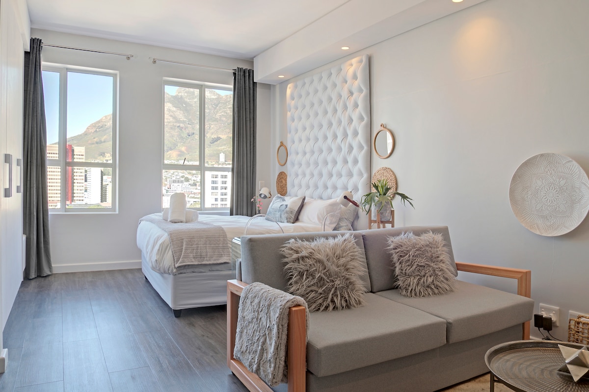 * Afro Chic Design | Central + Pool & Parking *