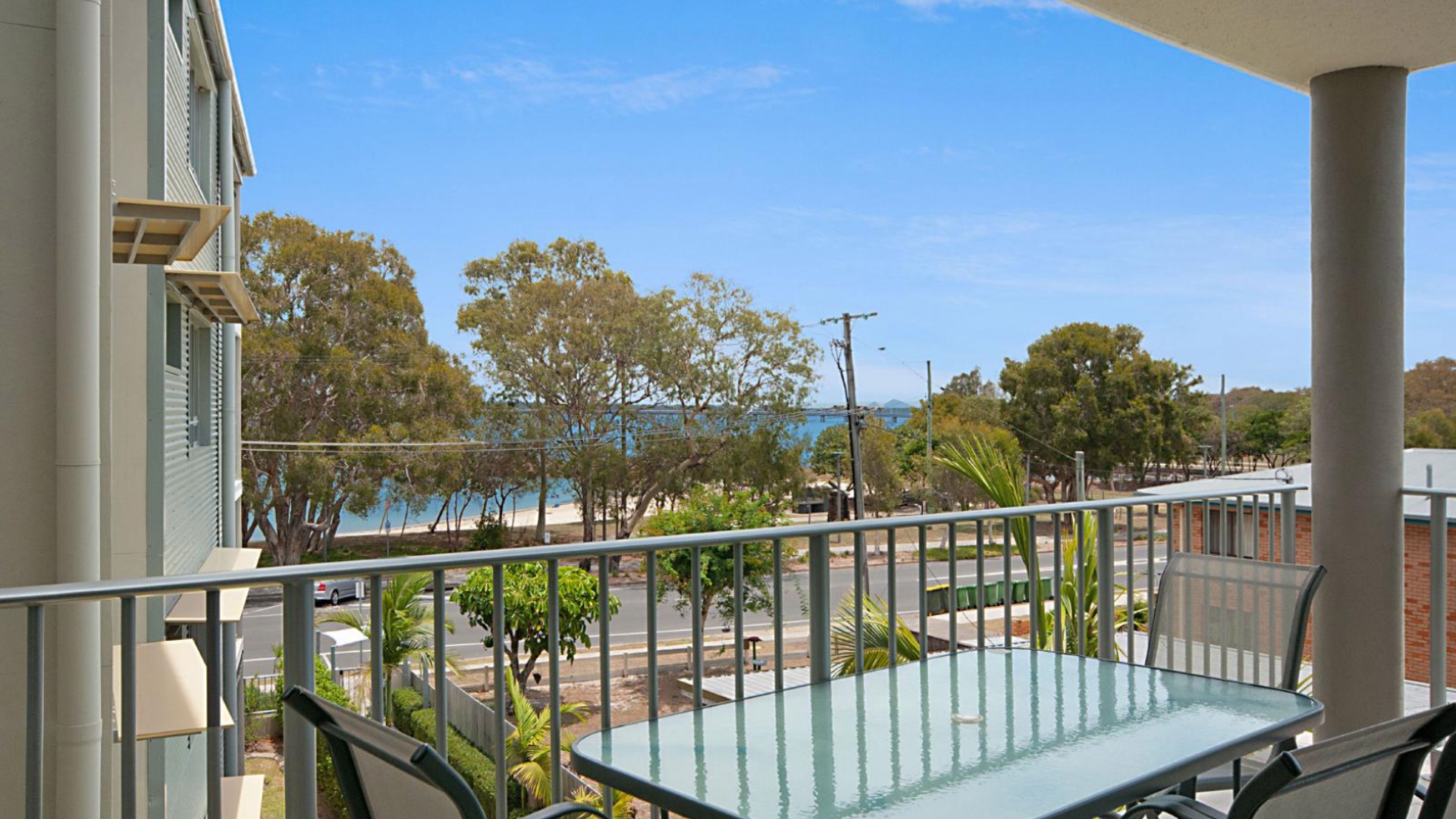 Spectacular Unit Overlooking Pumicestone Passage