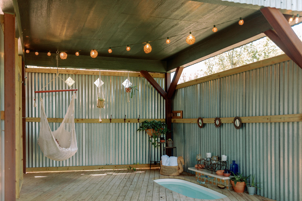 Live Oak Treehouse at HoneyTree Farm Bungalows for Rent in