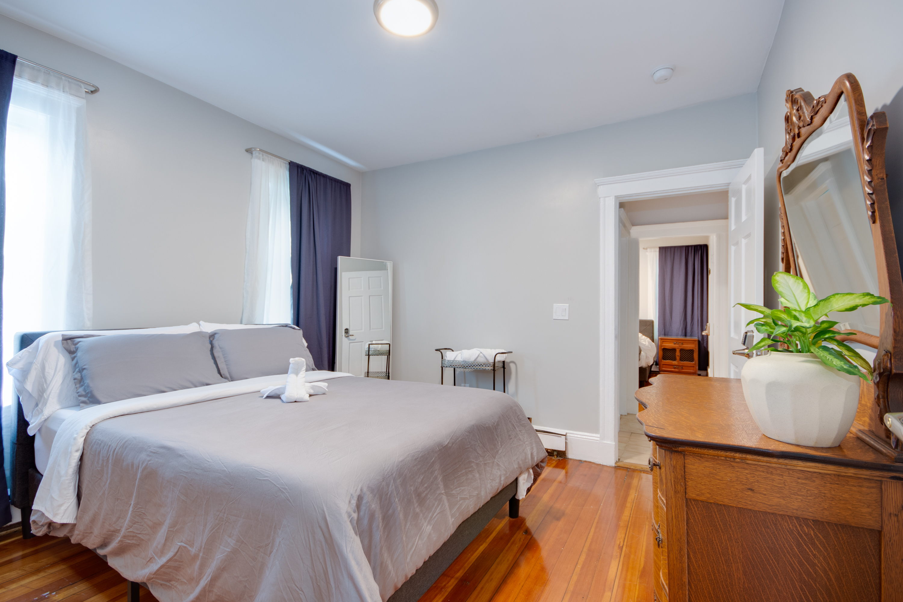 Comfortable Boston Bedroom 03