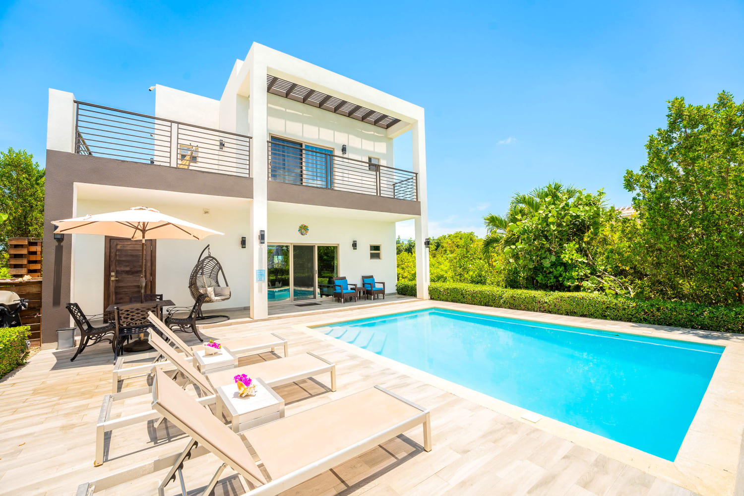 Oceanview Villa: Pool and Steps to Long Bay Beach