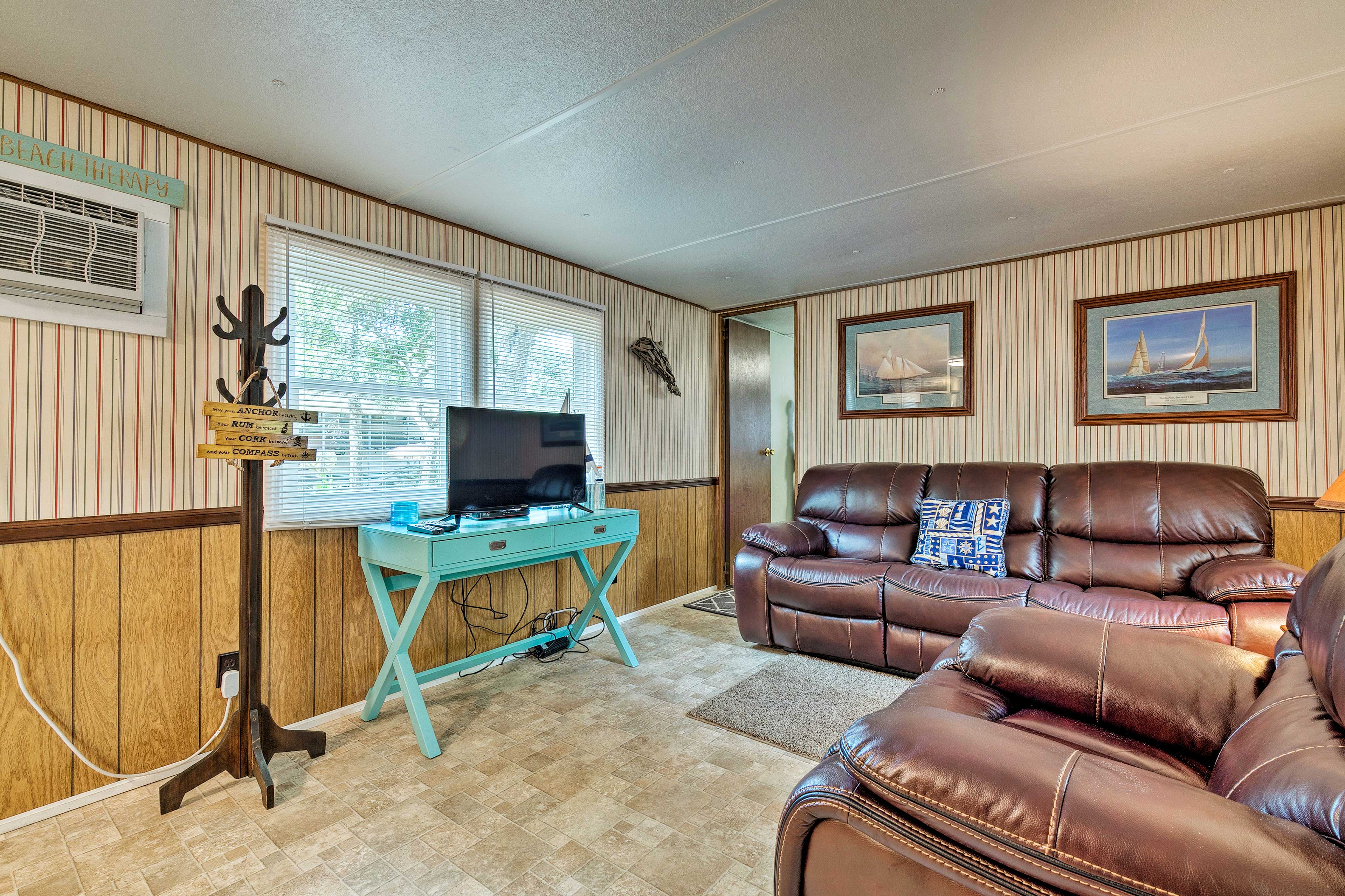 Cabin w/ Fire Pit, Walk to Steinhatchee River!