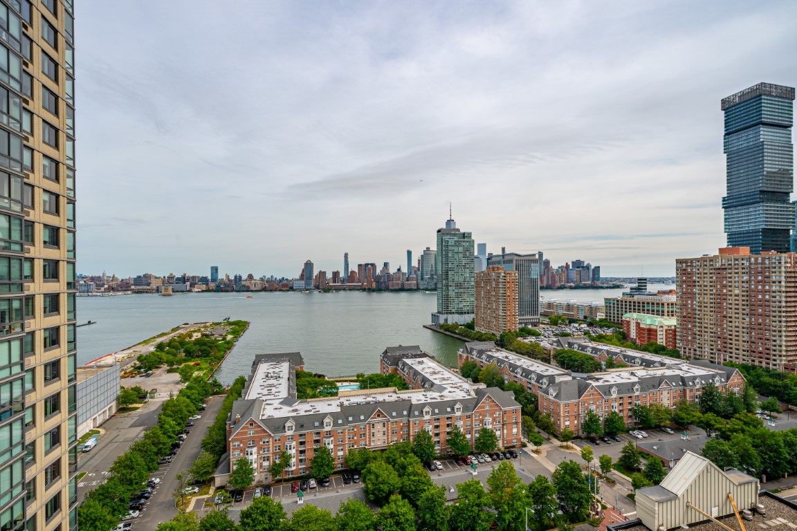 Chic 2BR Condo w Amenities Steps from Transit in Ward E (councilmember James Solomon), Jersey City