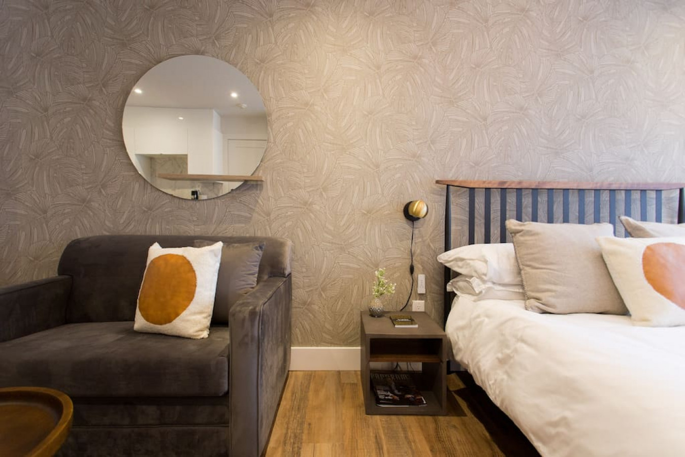 Romantic Studio in Little Italy by Denstays