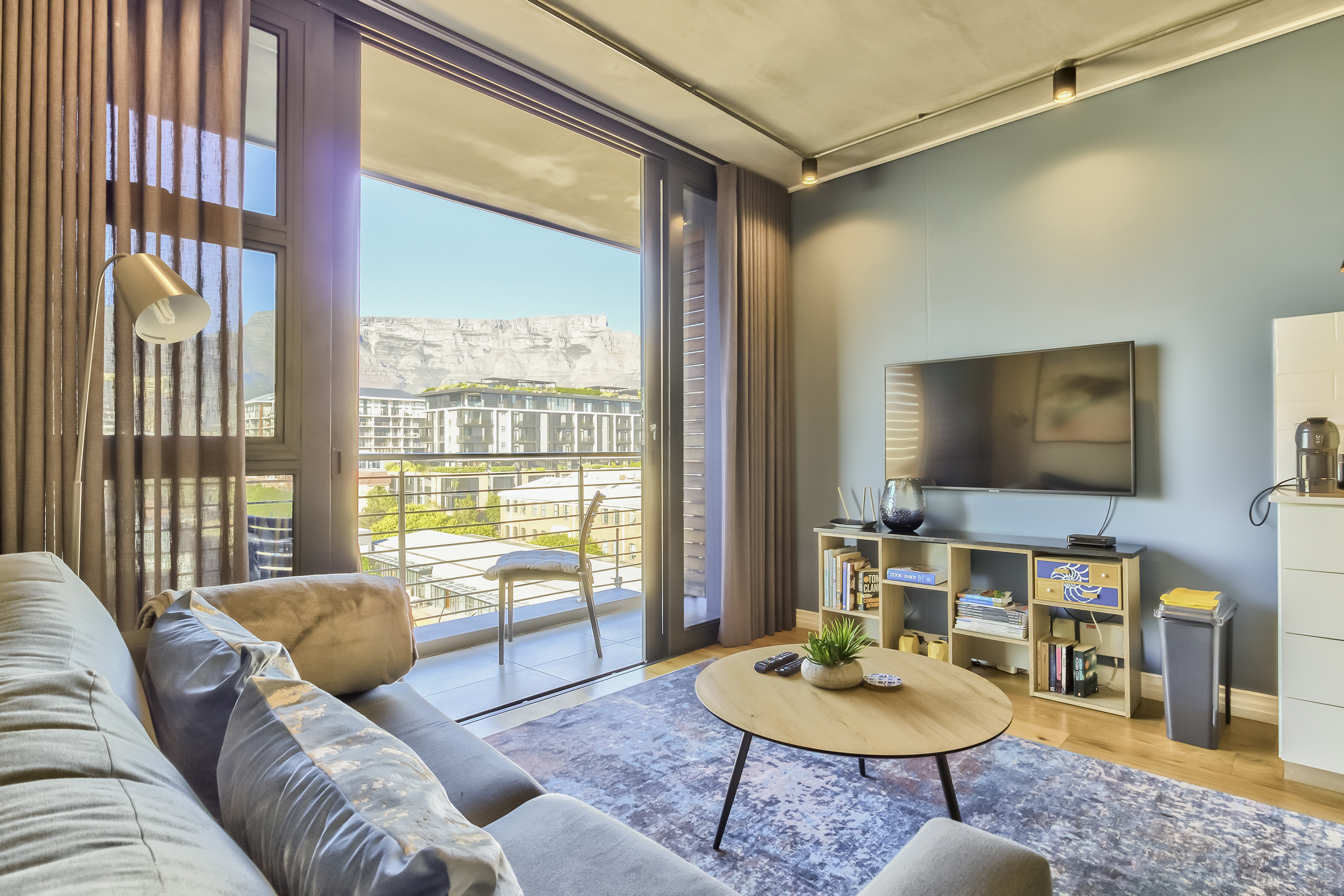 Table Mountain Show-Stopper in De Waterkant