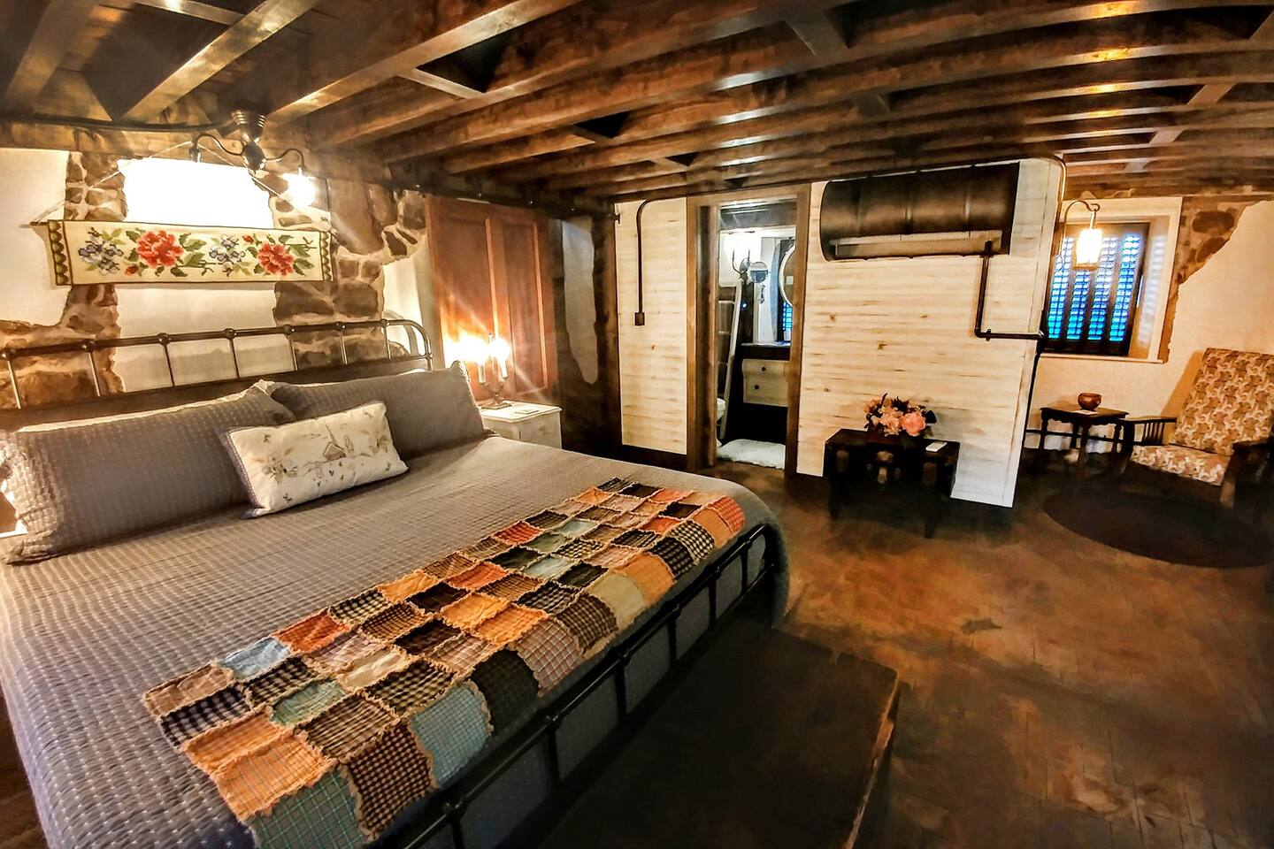 Stenhuset Stunning Historic "1877 Stone House" Earth houses for Rent