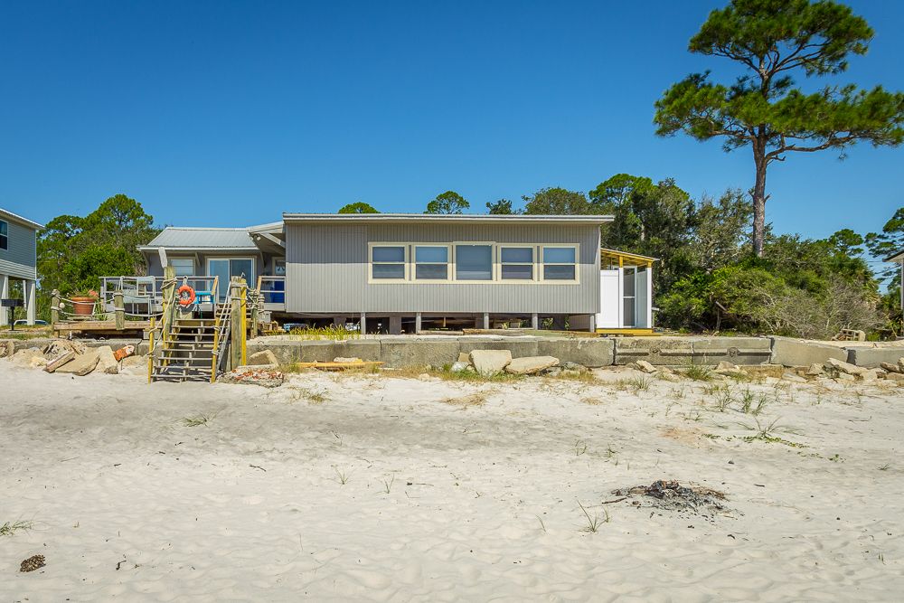 SeaSide Cottage 4BR/2BA Houses for Rent in Carrabelle, Florida