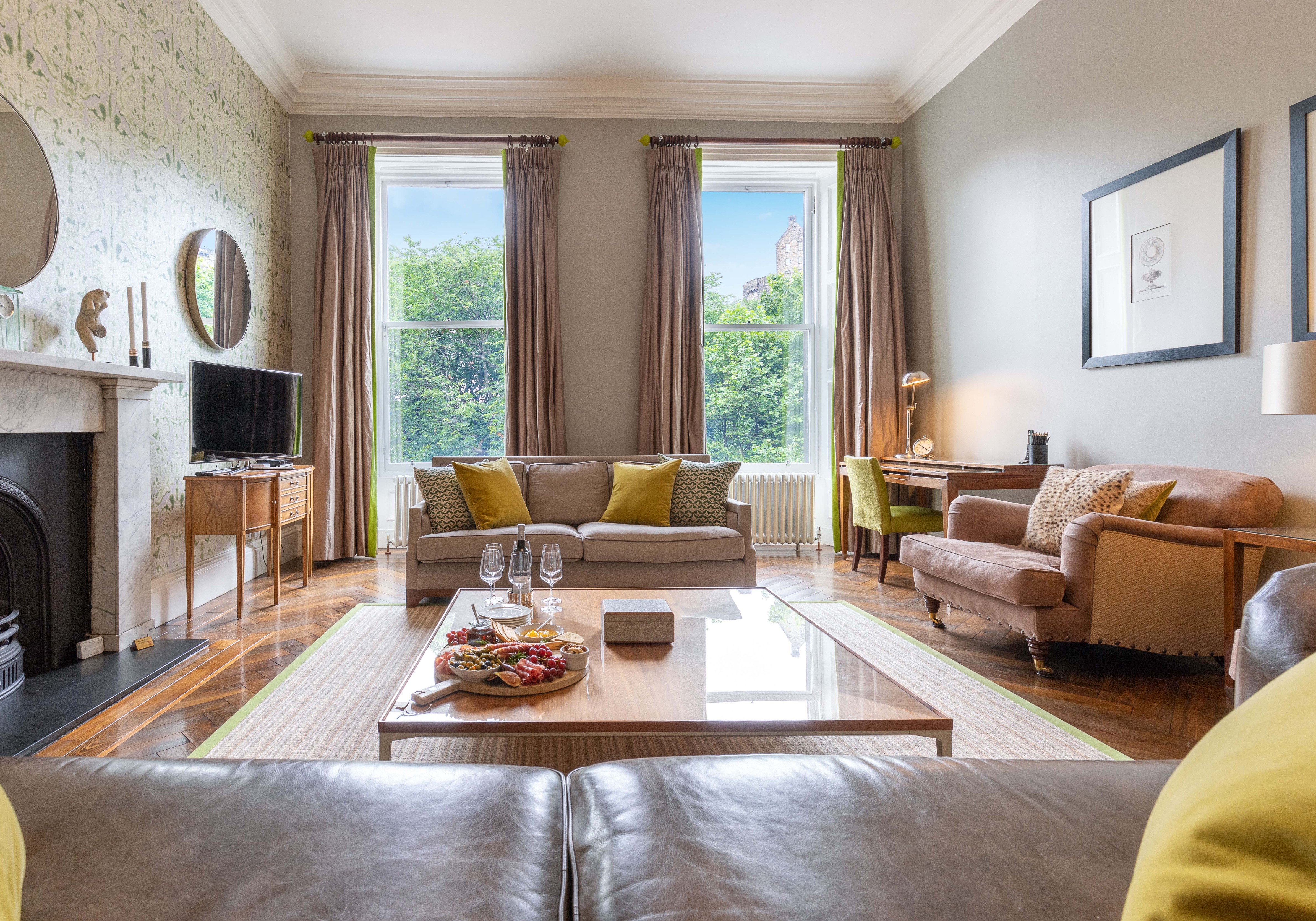 Castle View Apartment @ The Old Town in Tollcross, Edinburgh