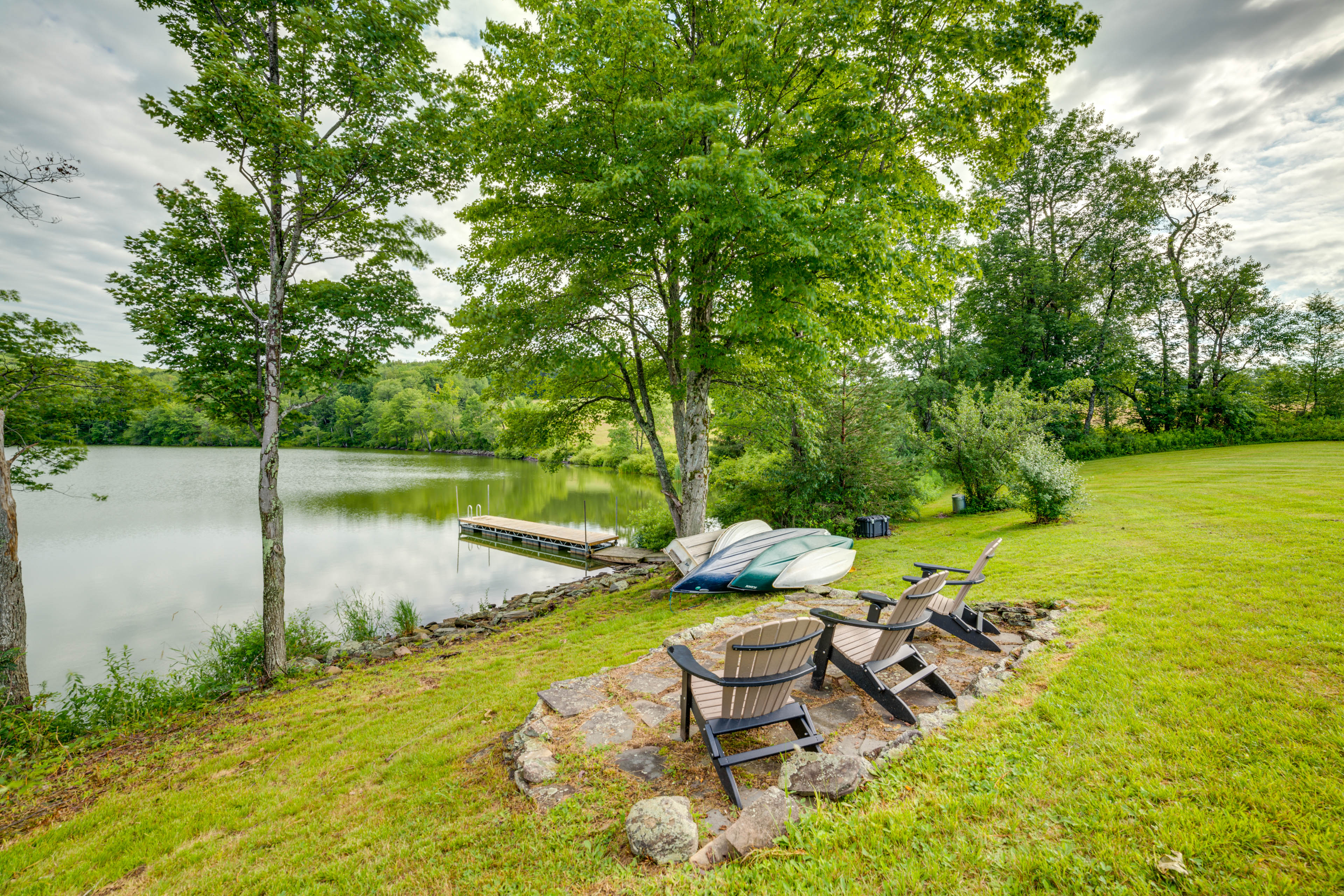 Lakefront Gem: Hot Tub & Game Room in Hancock