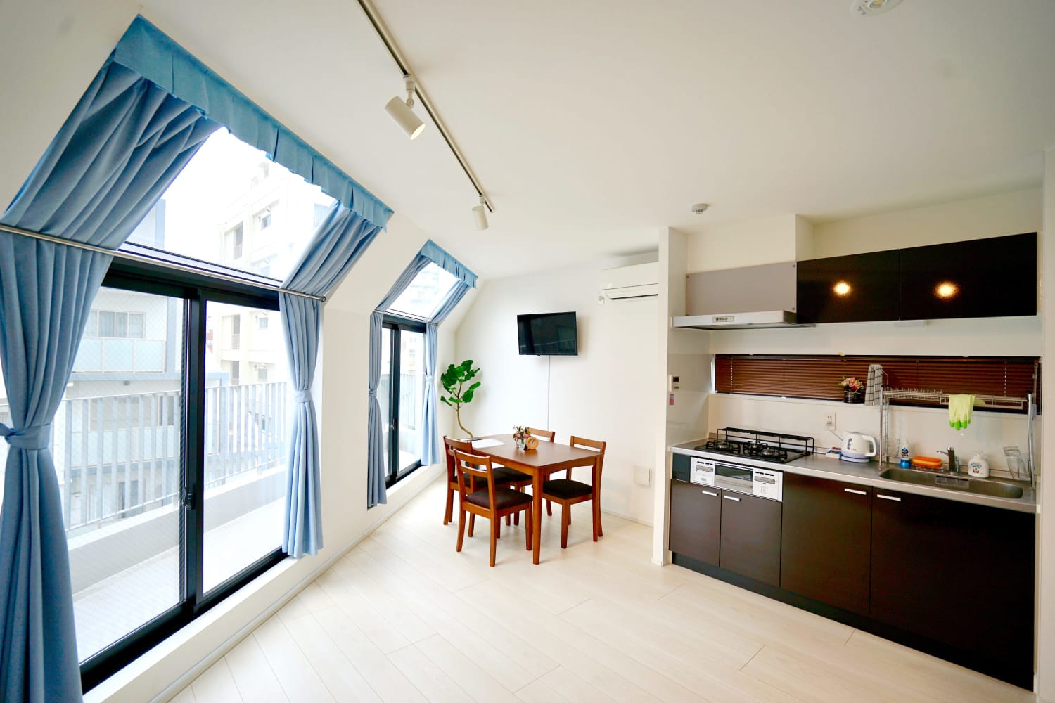 4 minutes to Shinjuku: New Tokyo Apartment 502